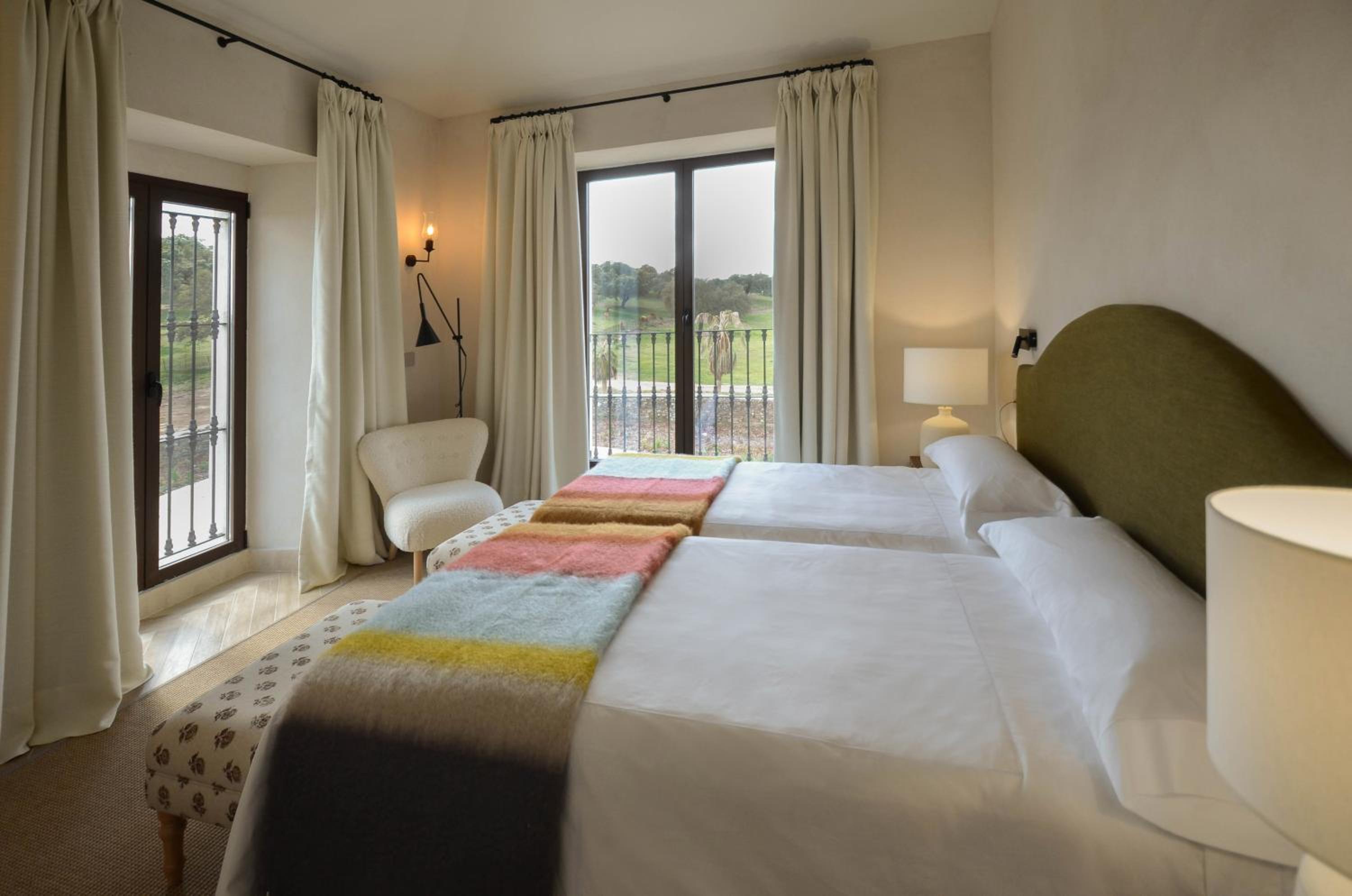 Large Double or Twin Room - Photo 1