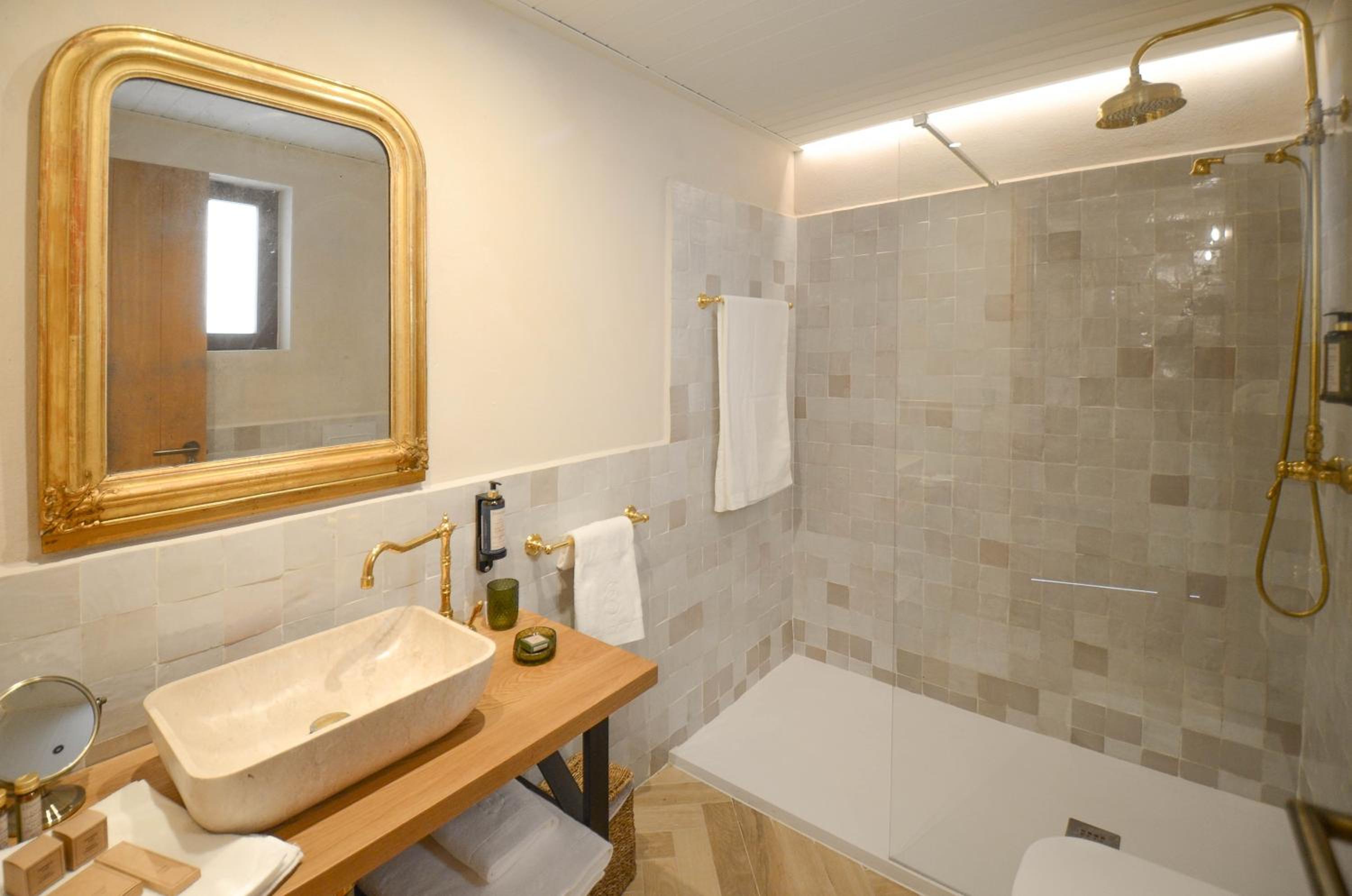 Deluxe Double or Twin Room - Photo 2