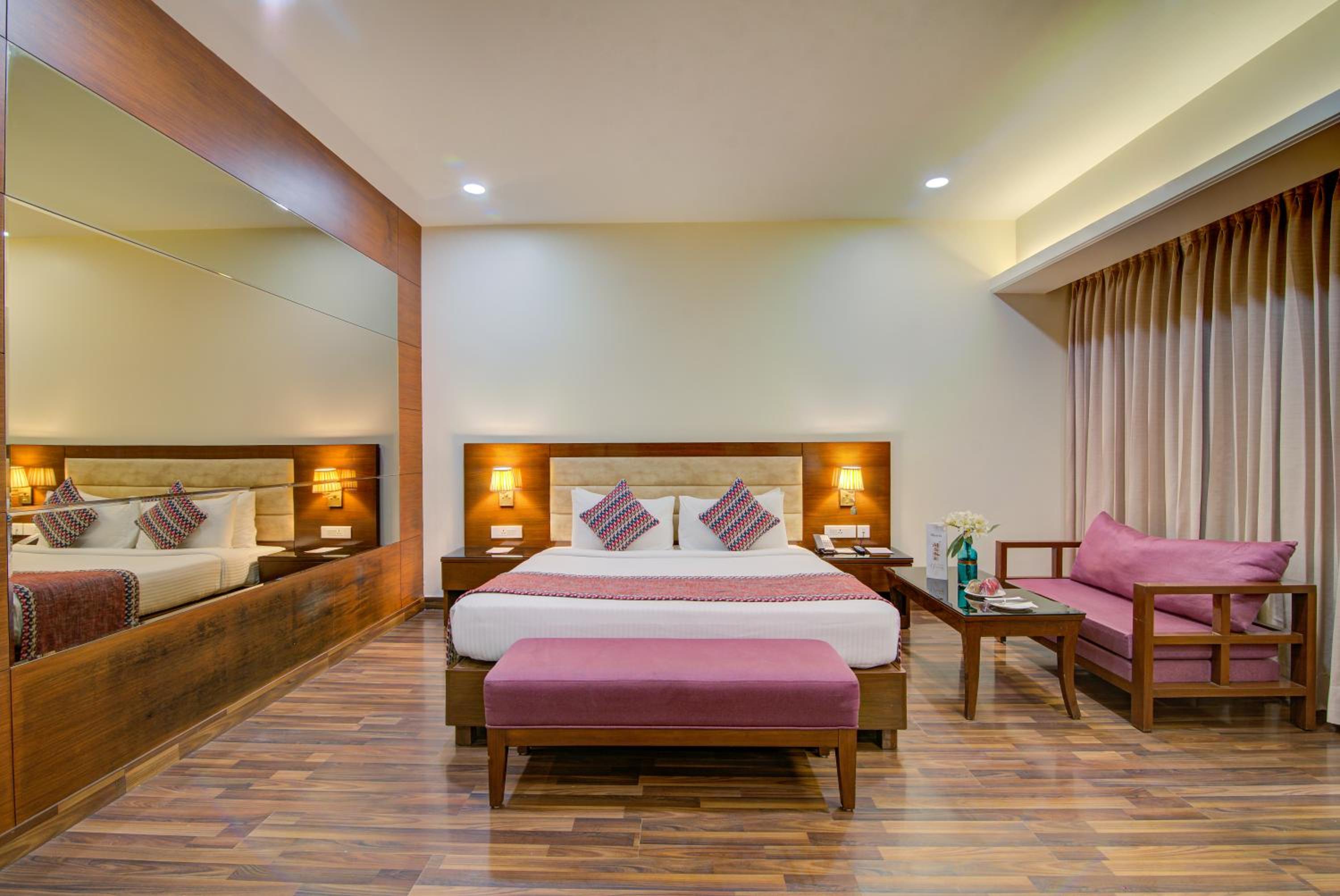Superior King Room photo 2