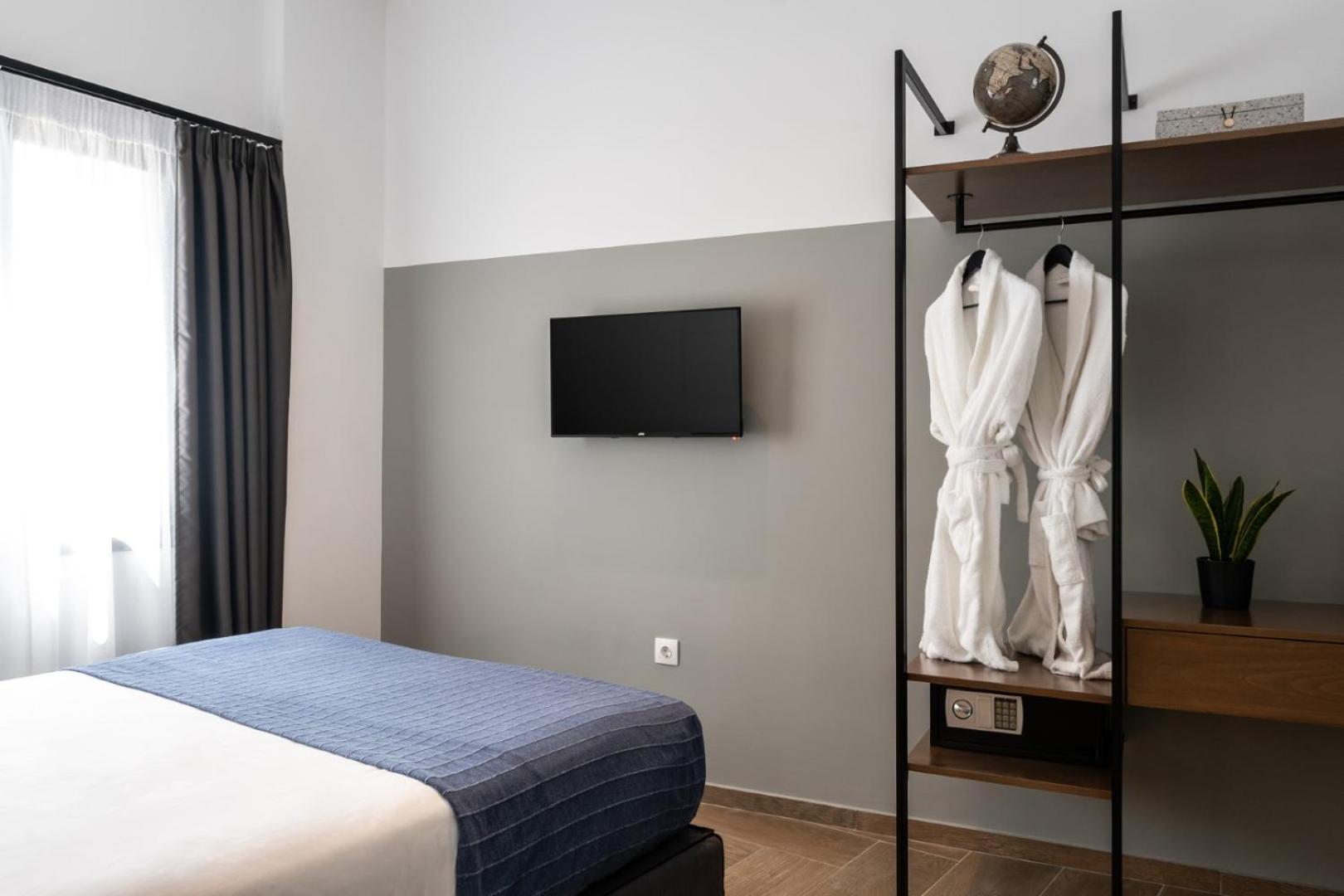 Two-Bedroom Suite with Terrace and Acropolis View  photo 2