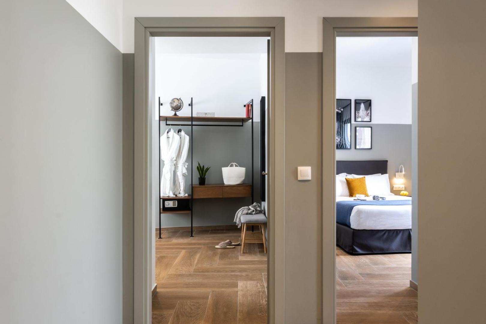 Two-Bedroom Suite with Terrace and Acropolis View  photo 3