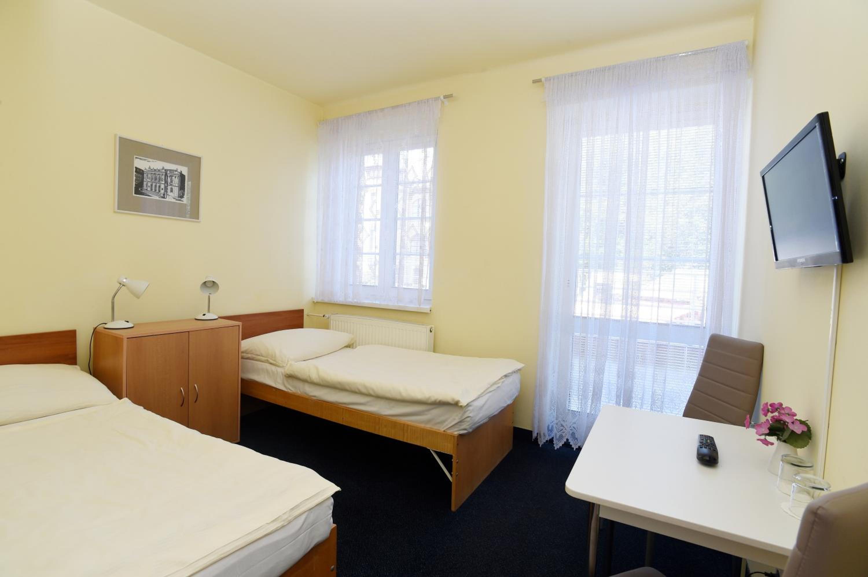 Twin Room with Bathroom photo 3