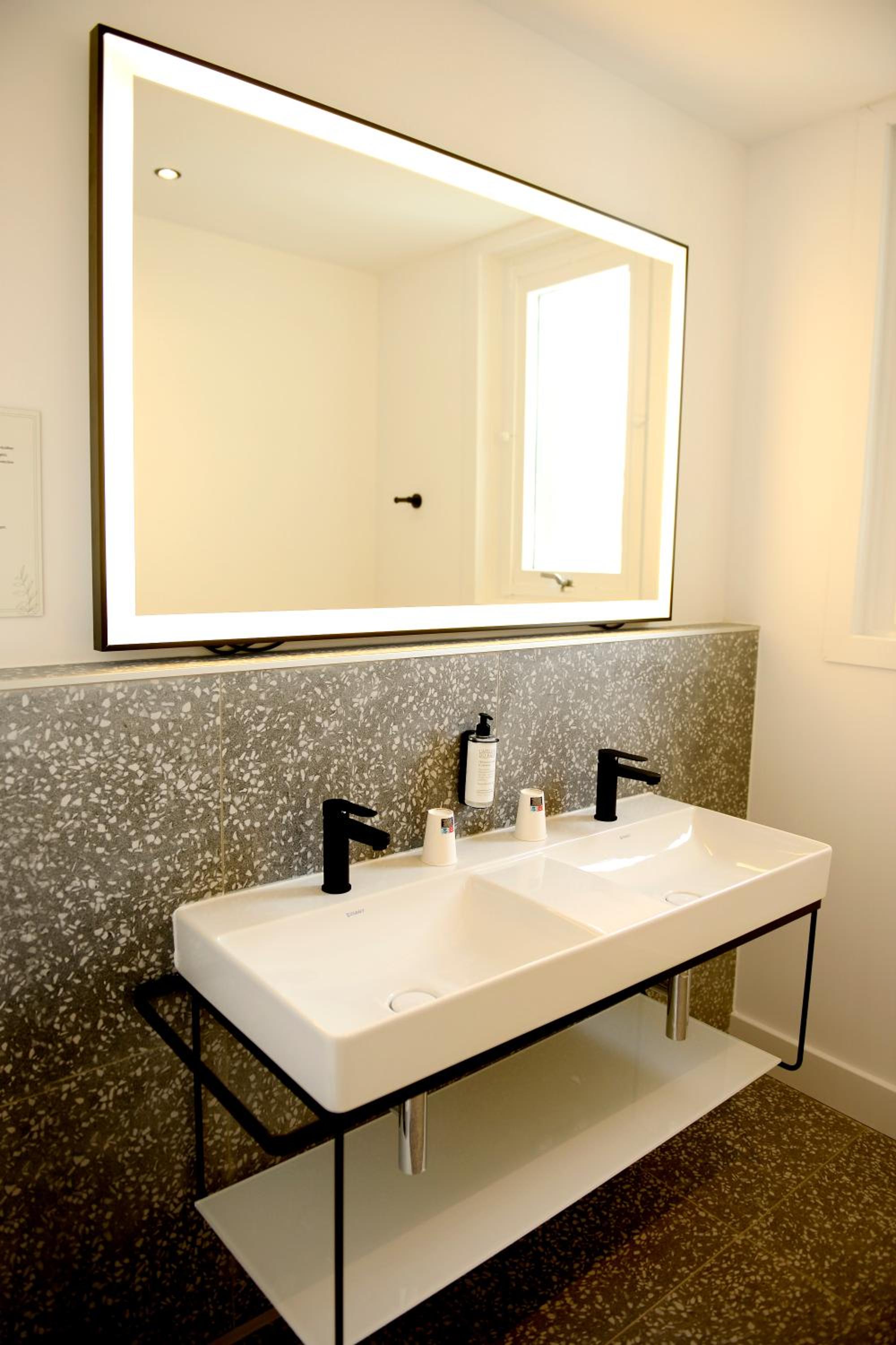 Standard Triple Room - Photo 10