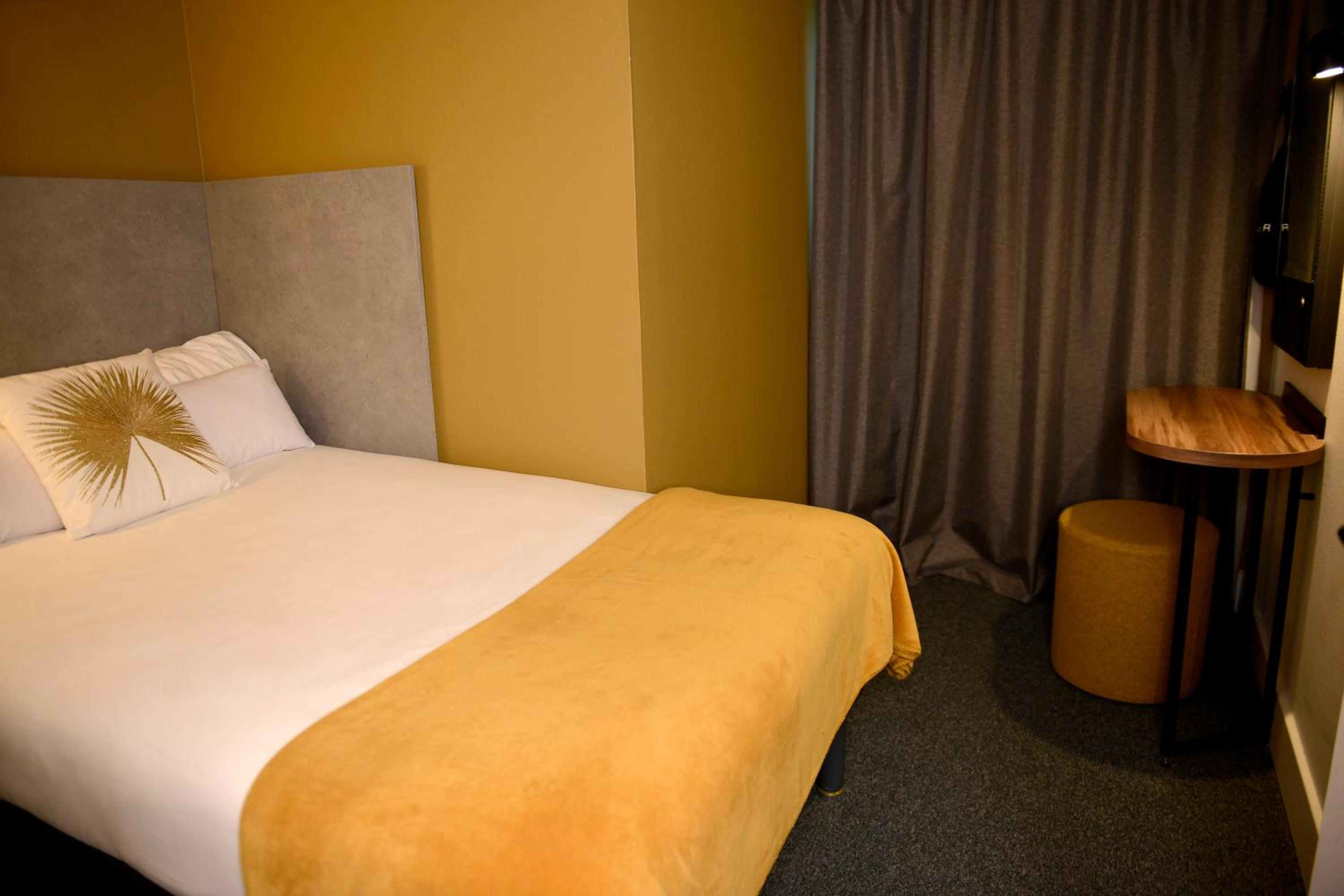 Superior Double or Twin Room - Photo 12