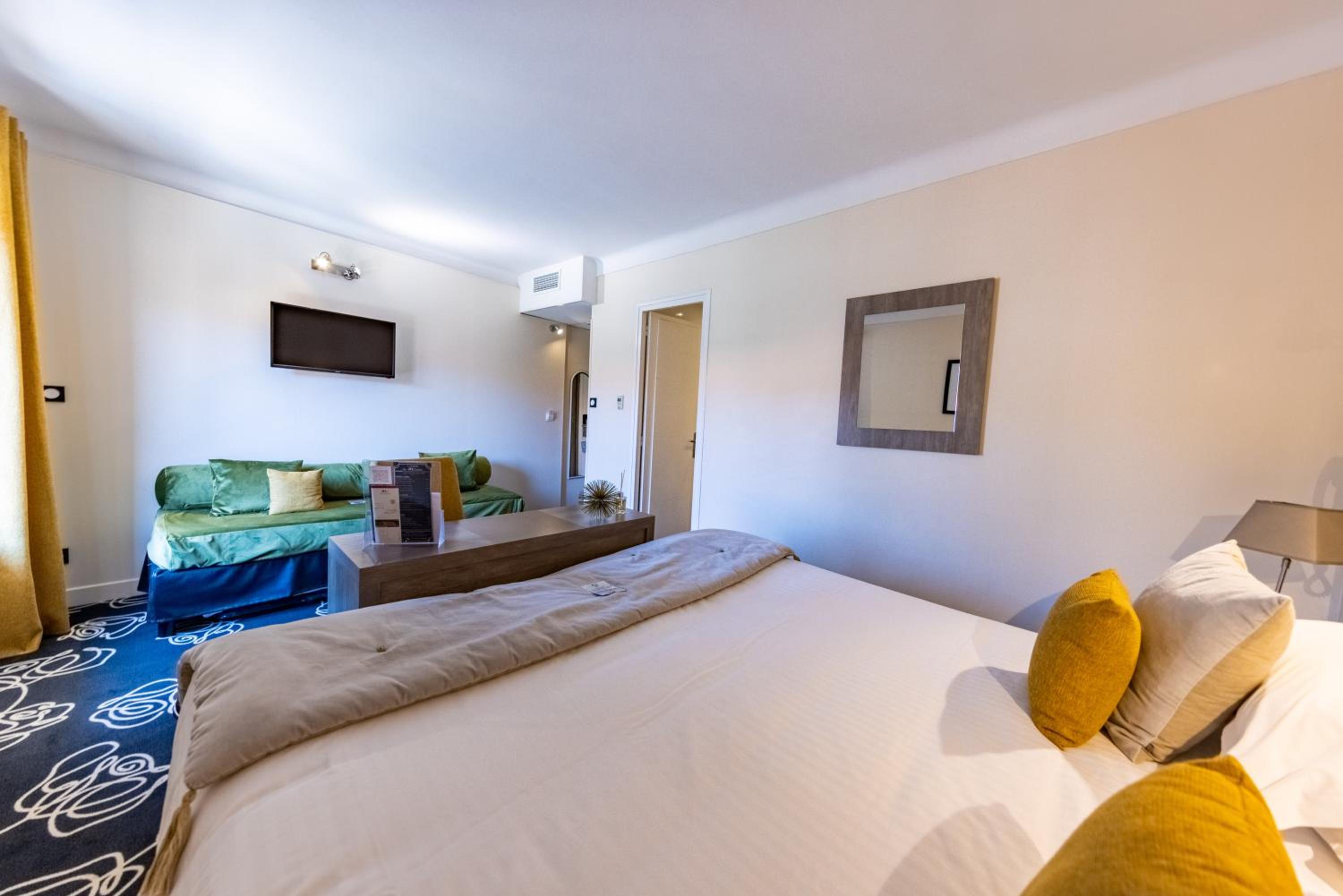 Superior Room with Balcony or Patio  - Photo 4