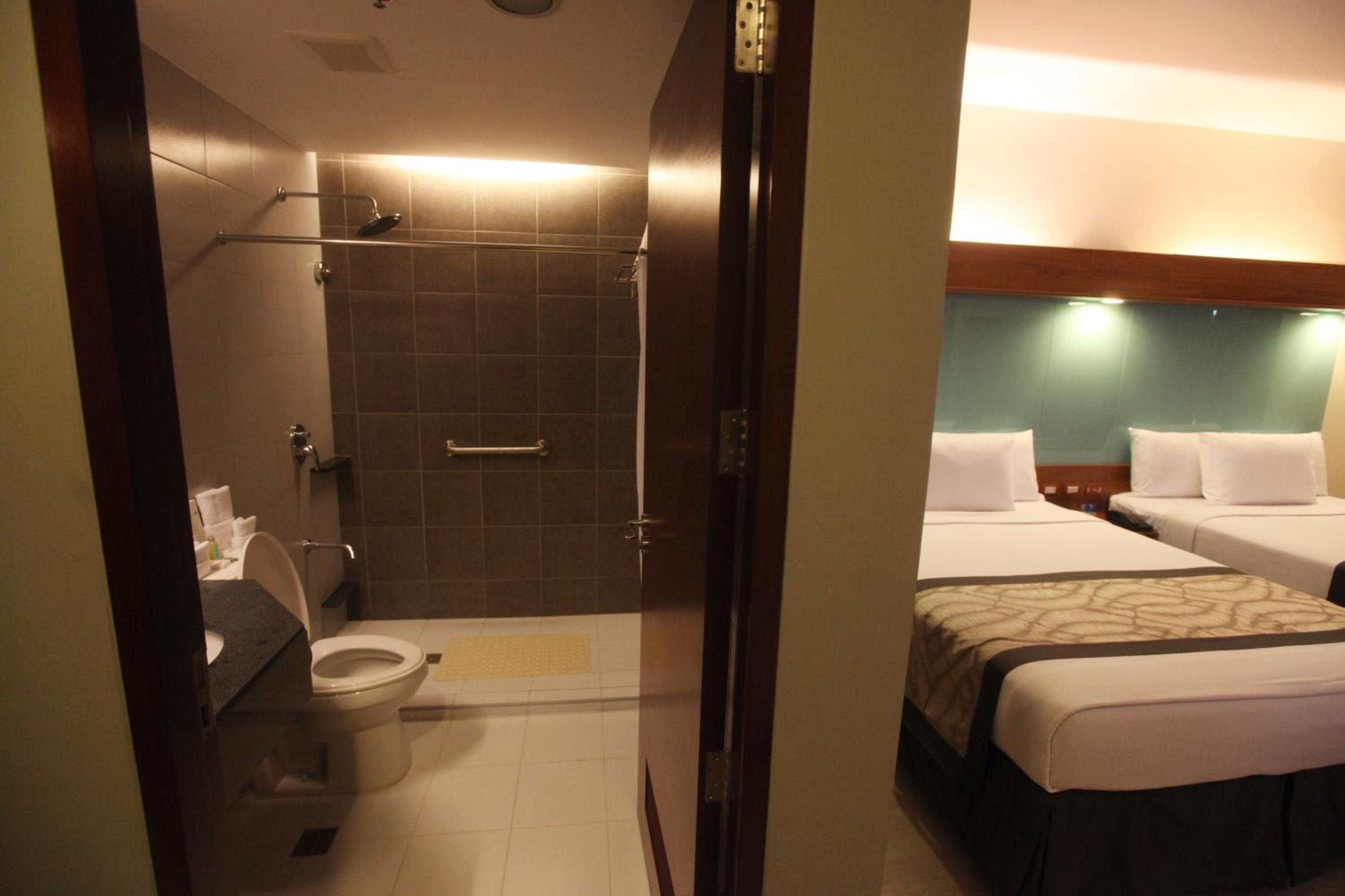 2 Queen Beds Room - Photo 4