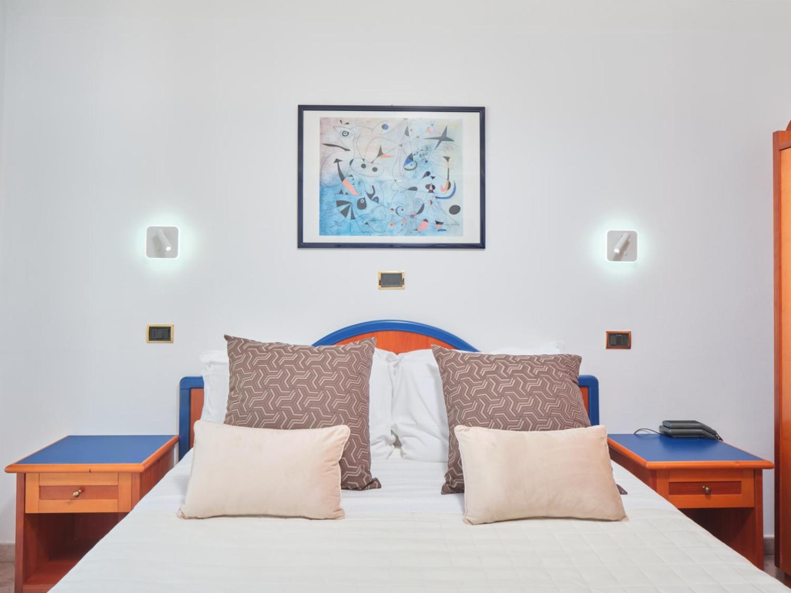 Comfort Double or Twin Room with Lateral Sea View