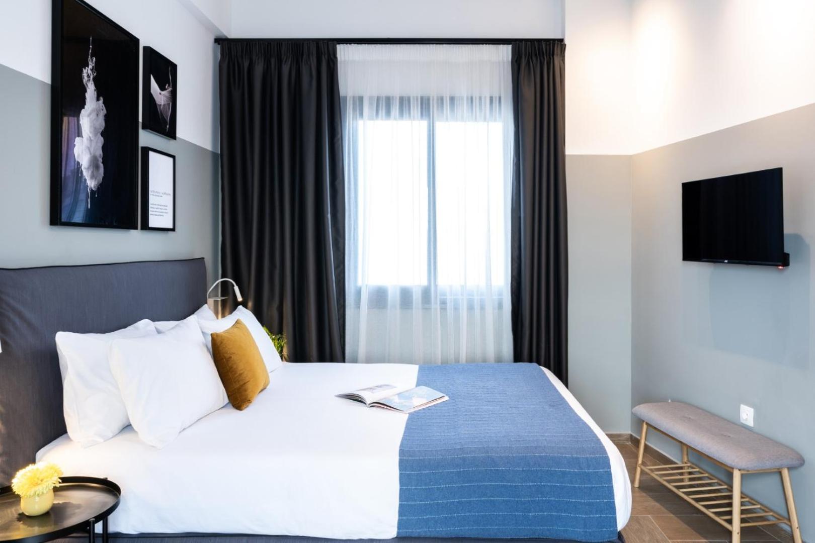 Deluxe Double Room with Terrace and Acropolis View photo 2