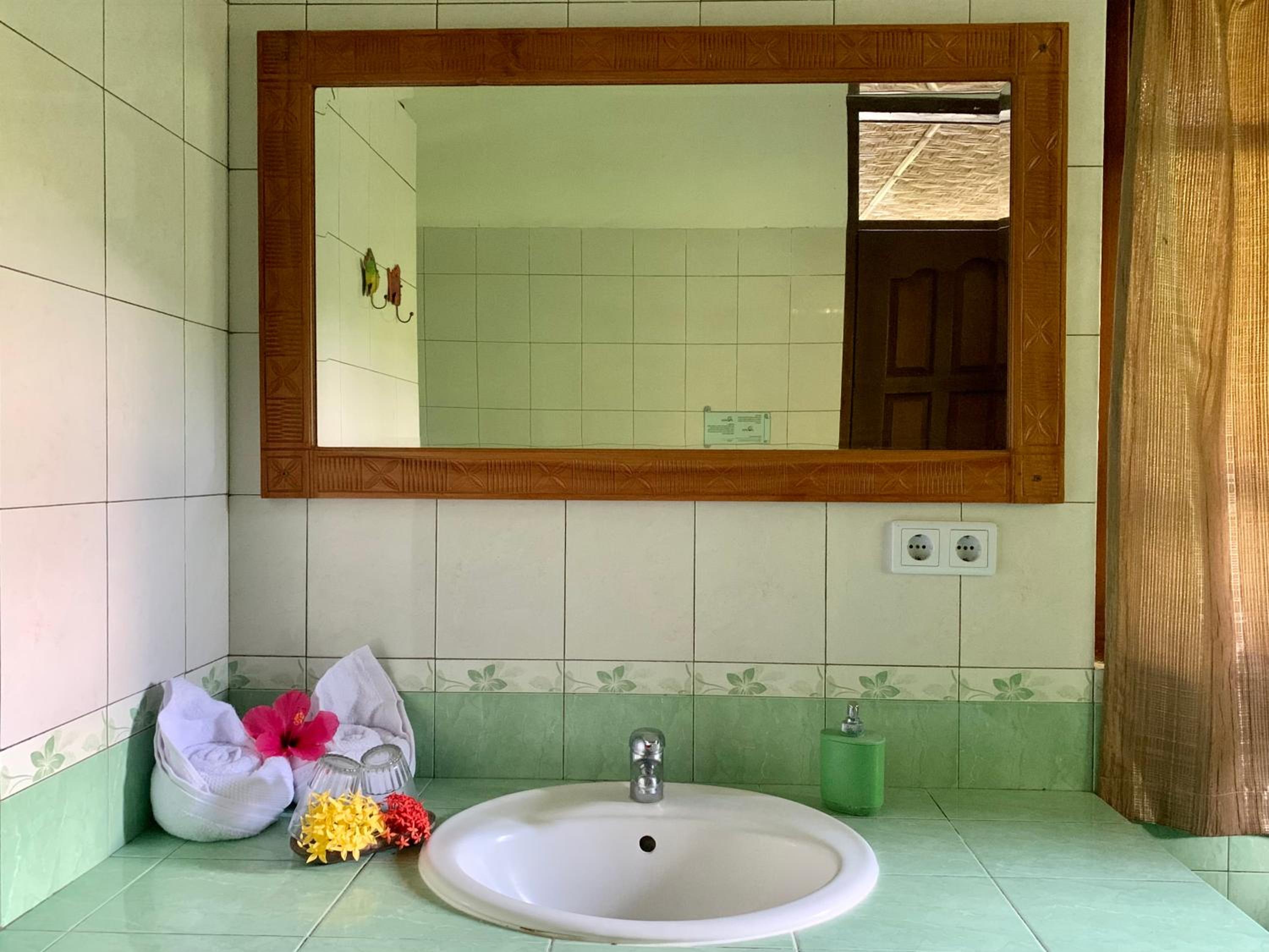 One-Bedroom Bungalow with Sea View - Photo 10