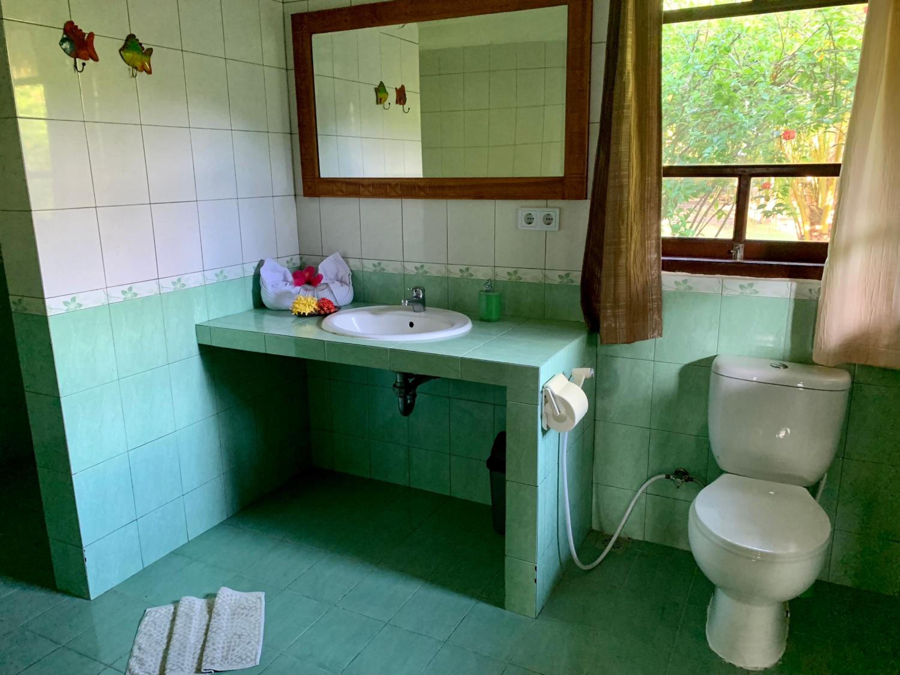 One-Bedroom Bungalow with Sea View - Photo 9