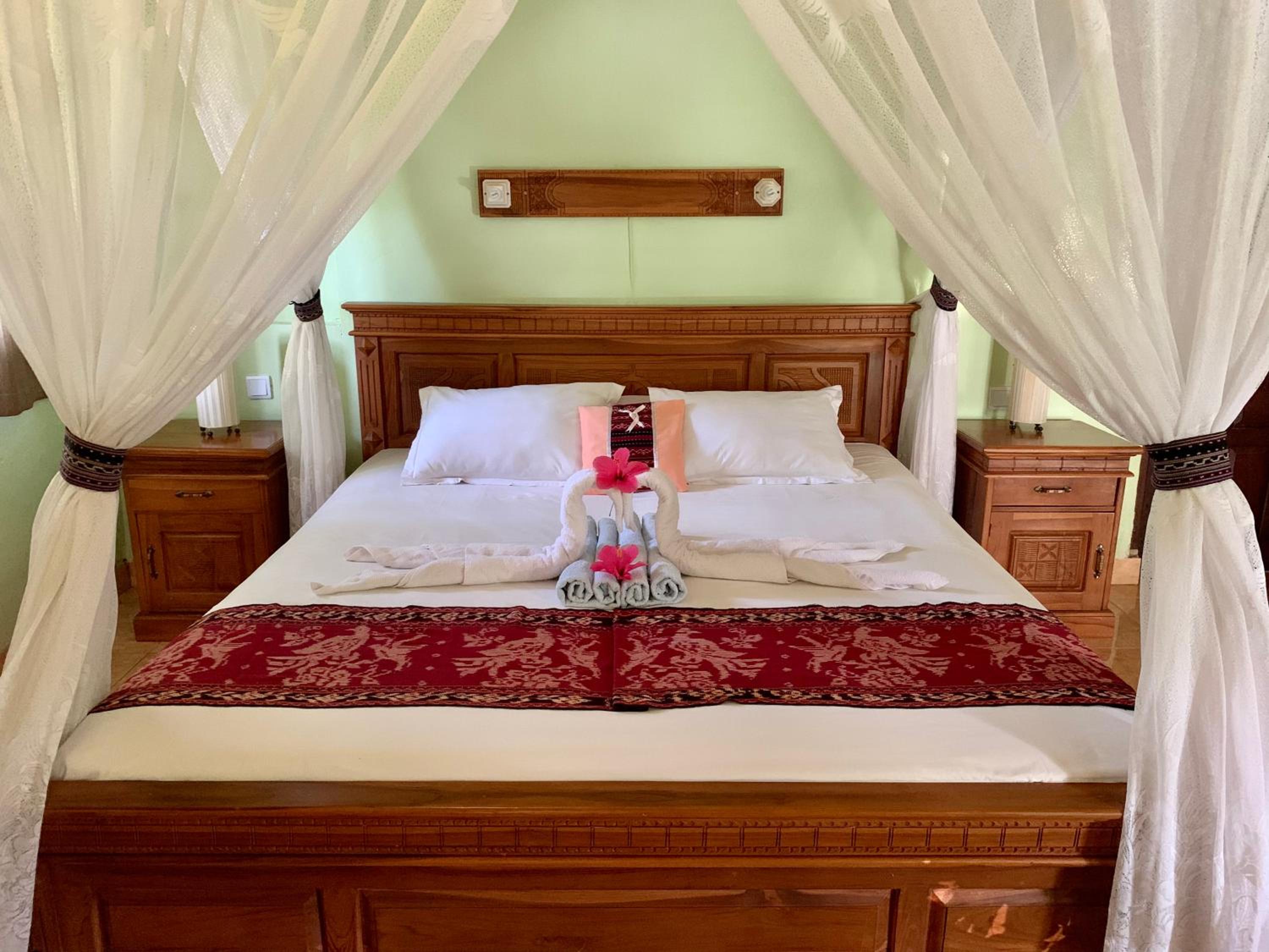 One-Bedroom Bungalow with Sea View - Photo 4