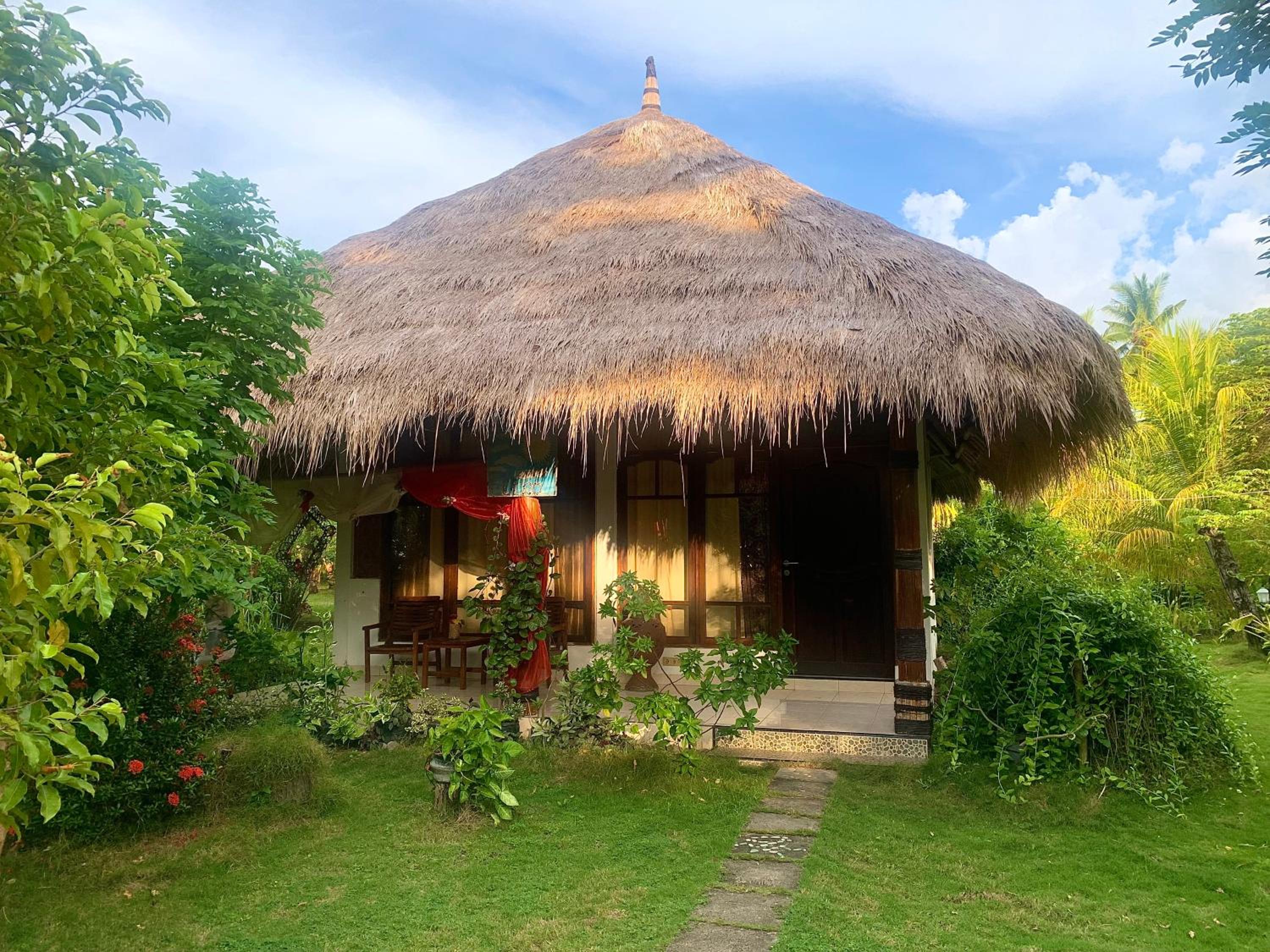 One-Bedroom Bungalow with Sea View - Photo 3