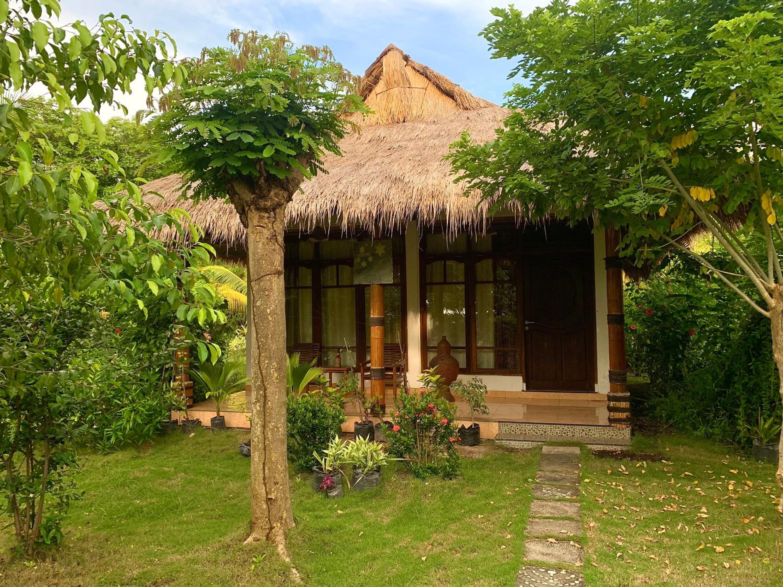 One-Bedroom Bungalow with Sea View - Photo 2