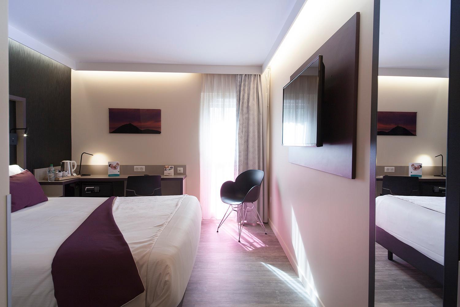 Standard Double Room - Photo 8