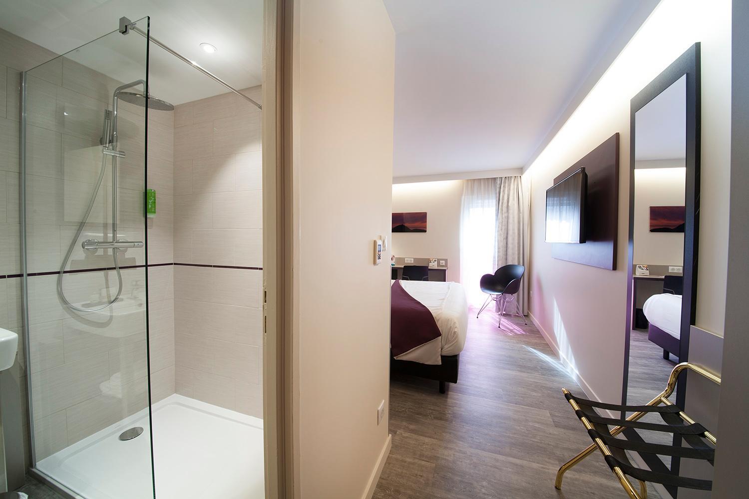 Standard Double Room - Photo 9