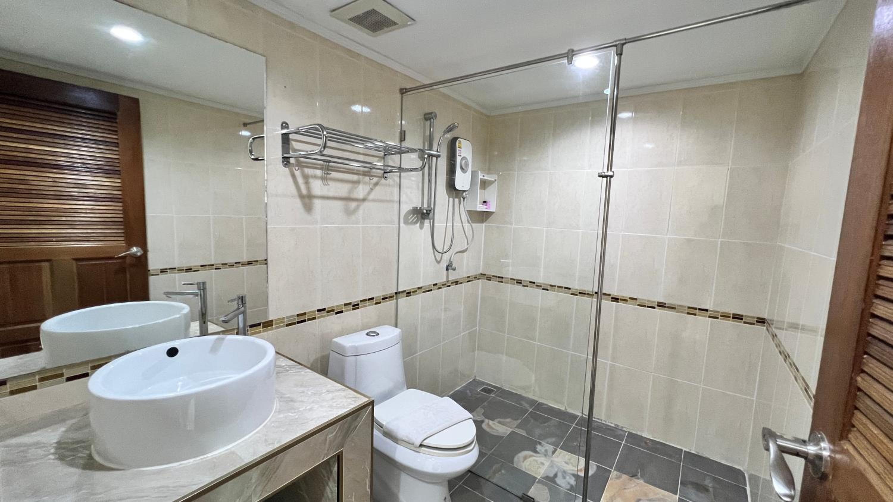 Deluxe Double Room with Side Sea View