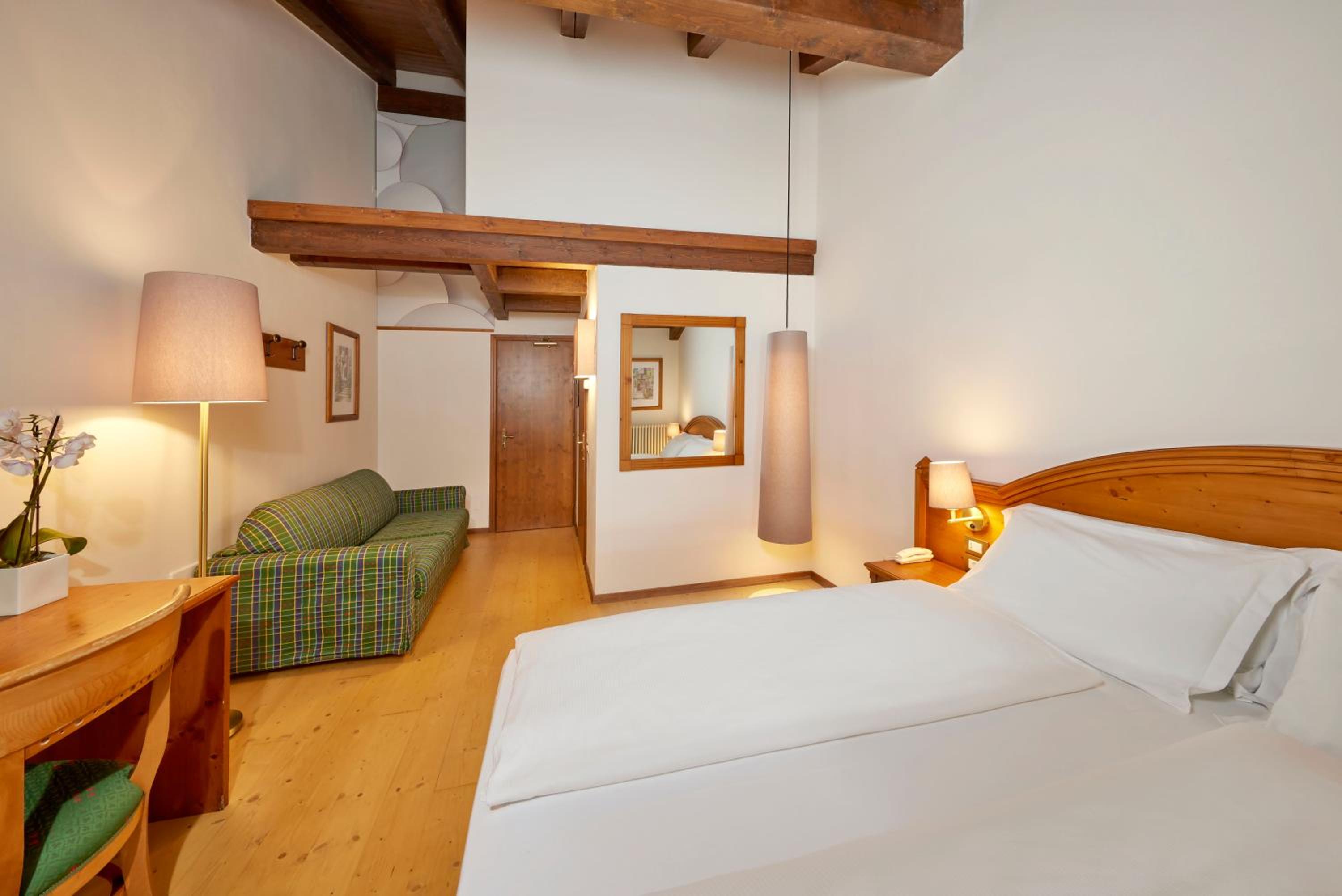 Superior Double or Twin Room with Lake View photo 3