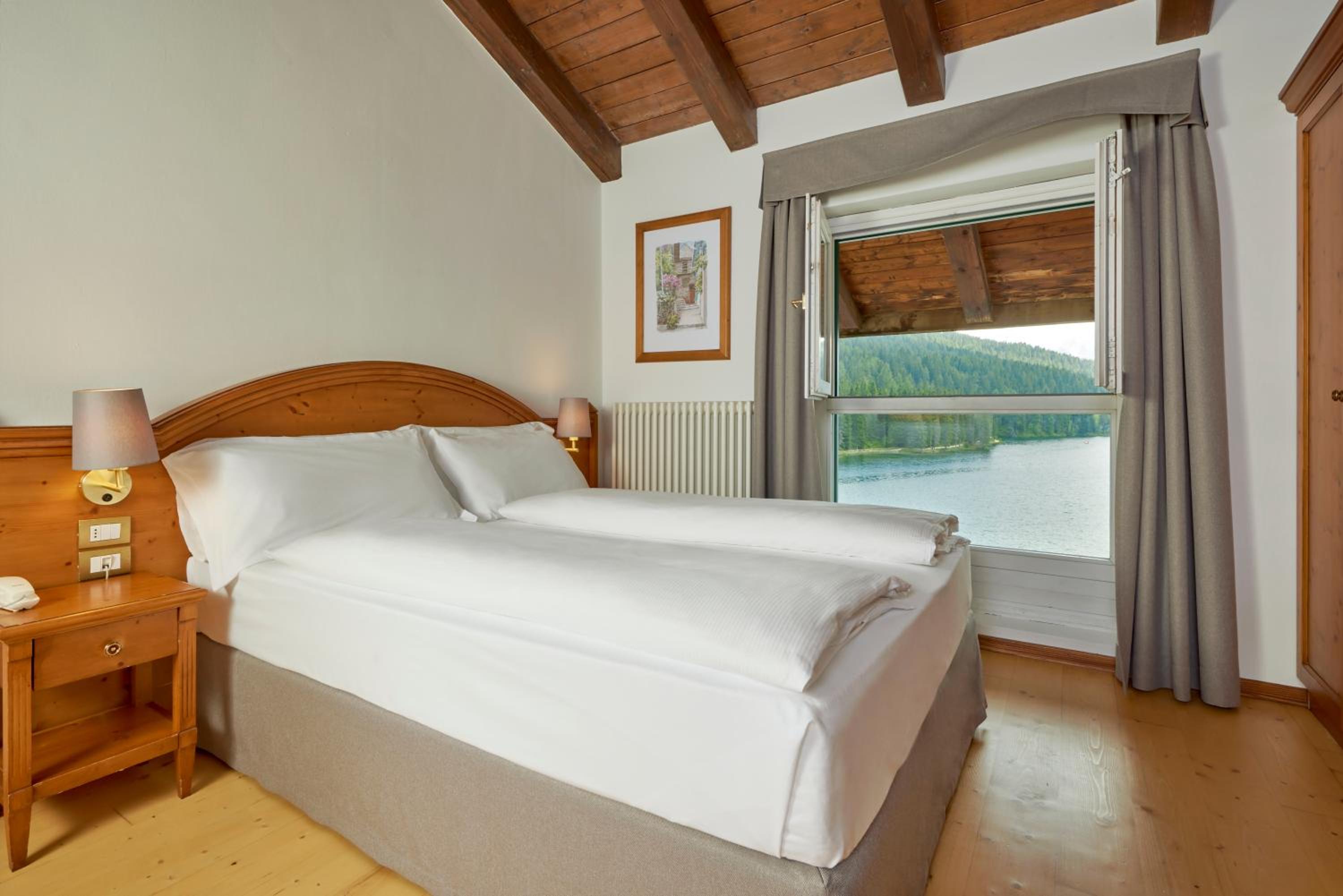 Superior Double or Twin Room with Lake View