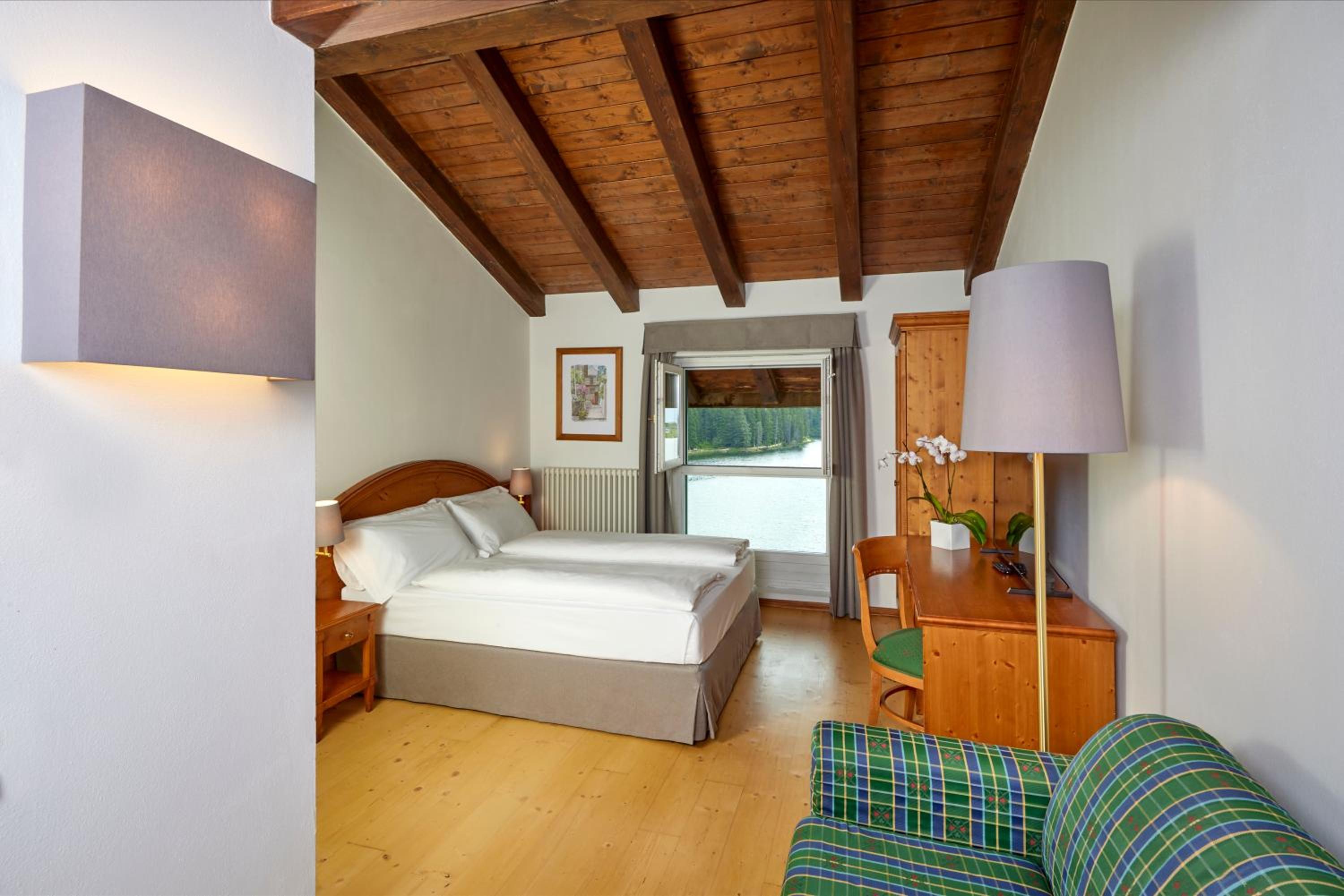 Superior Room with Lake View photo 1