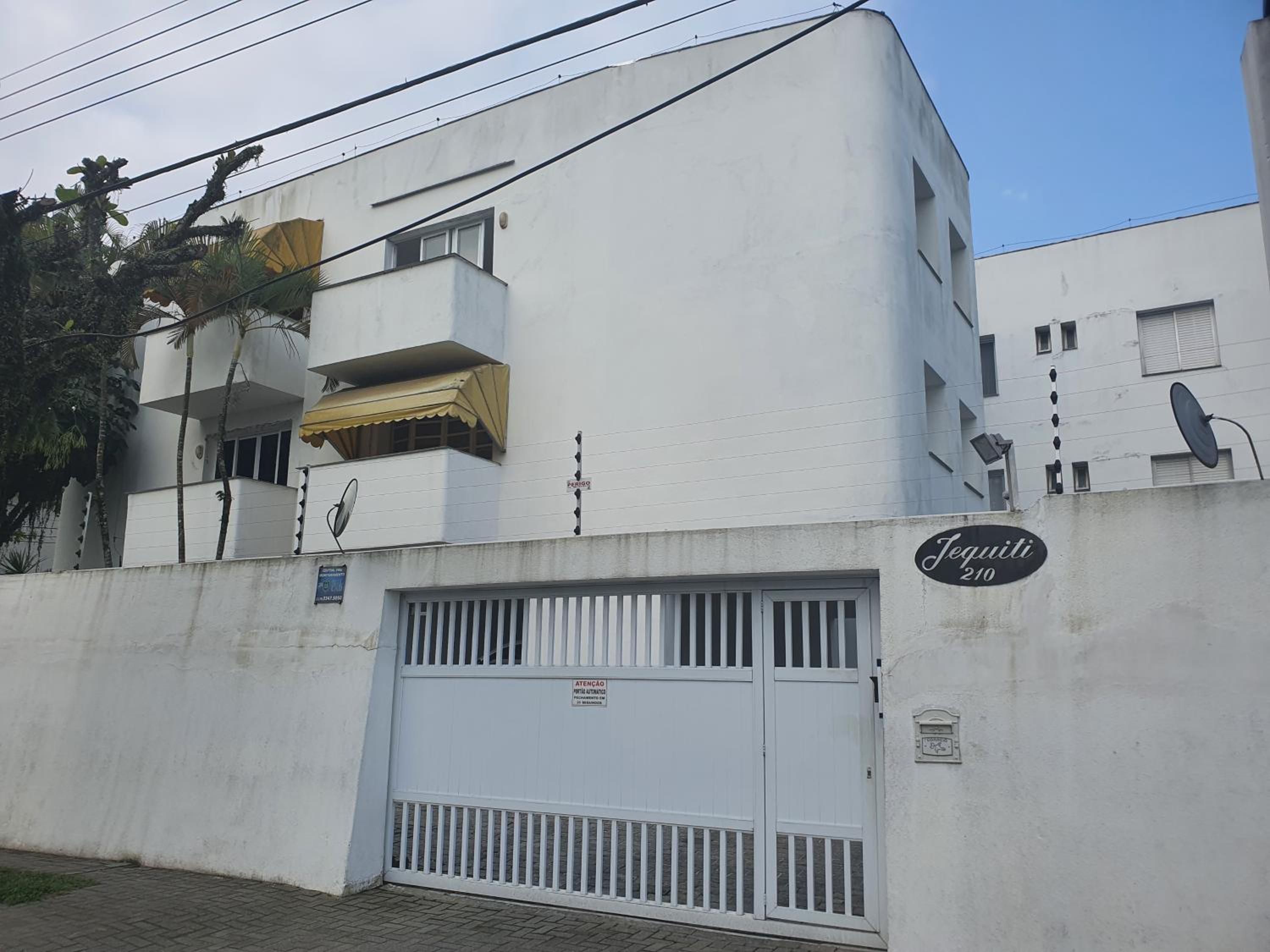 Apartment with Balcony - Photo 9