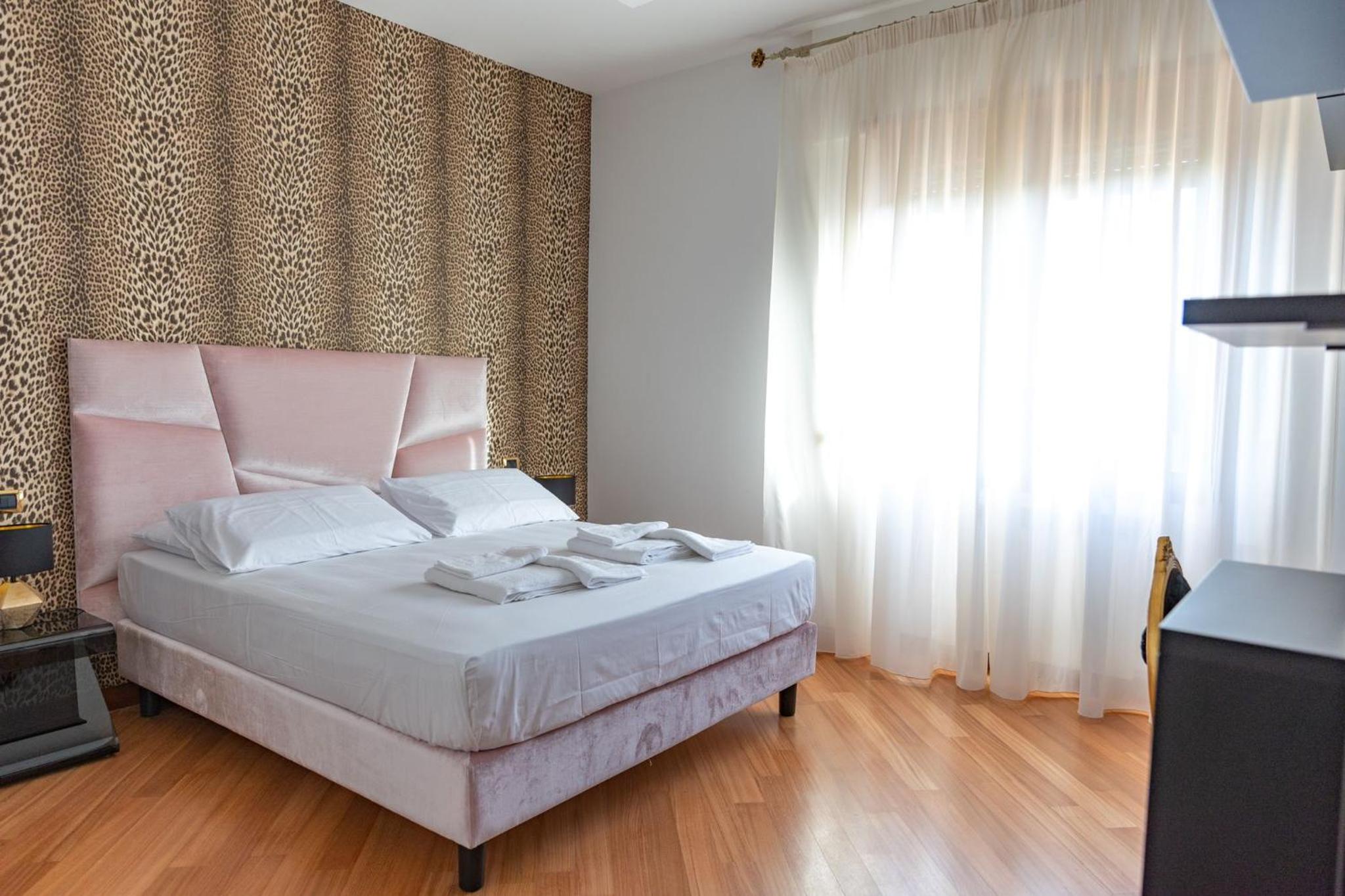 Queen Suite with Spa Bath