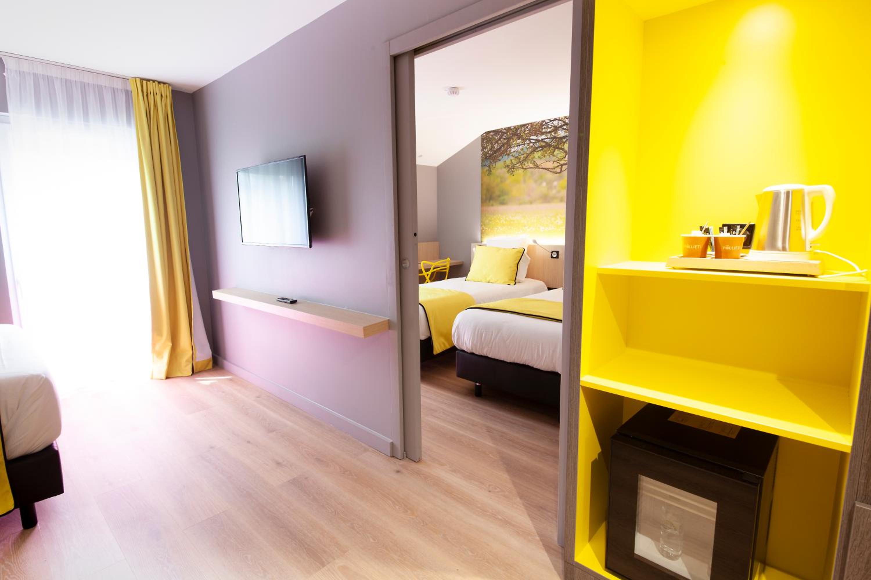 Superior Family Suite - Non-Smoking - Photo 11