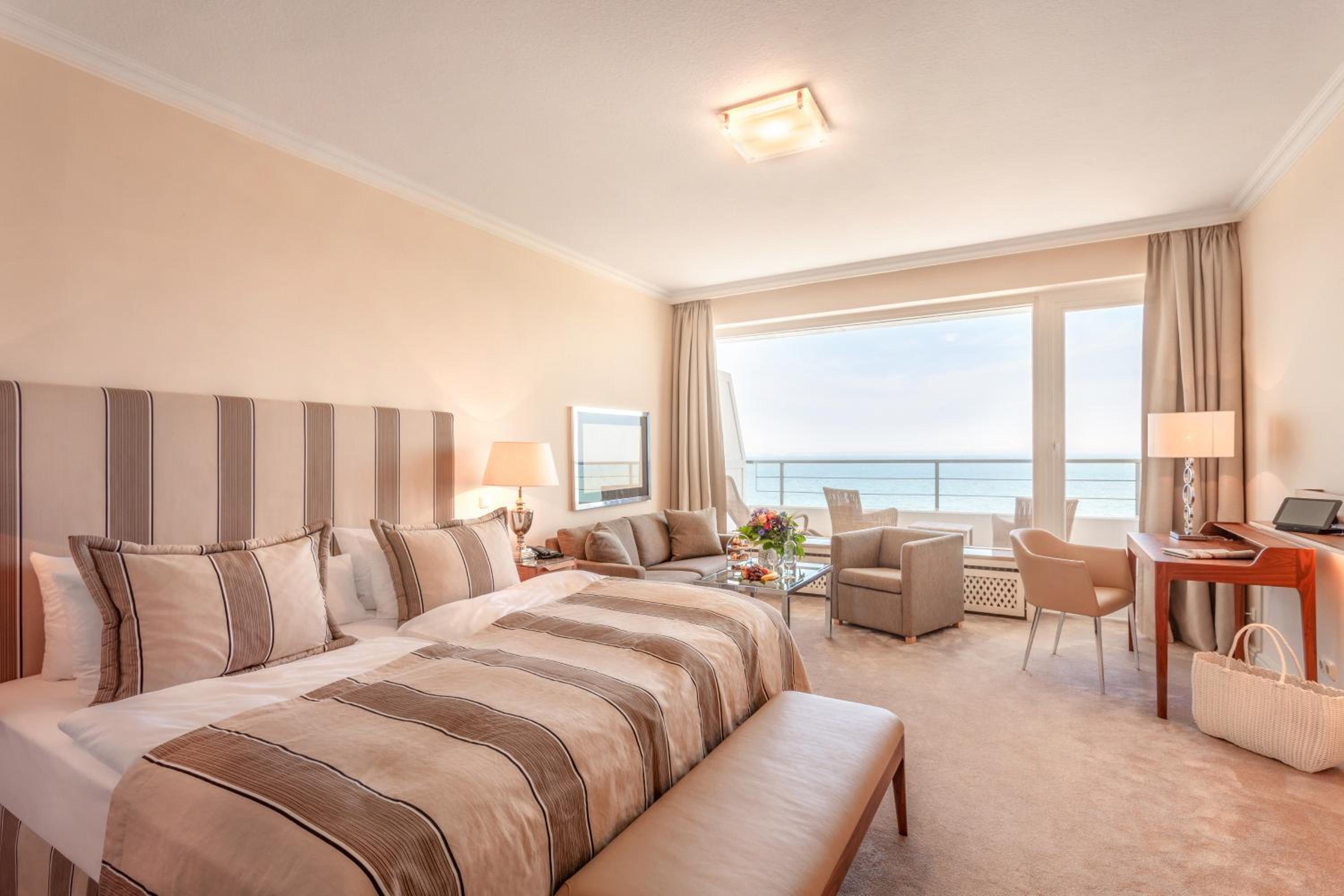 Junior Suite with Sea View (5.-9. Floor) - Photo 5
