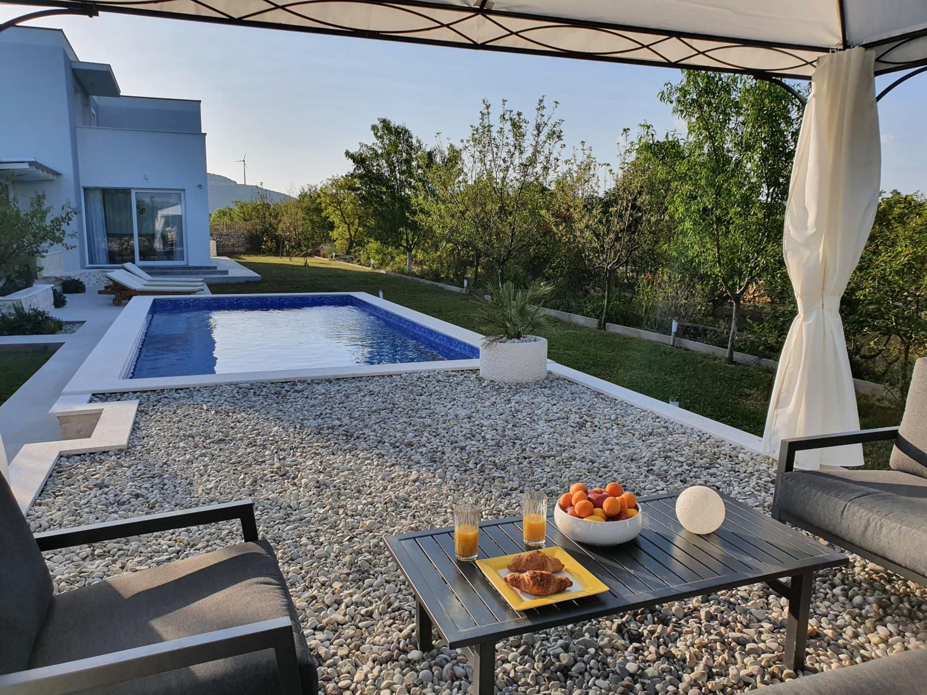 Villa photo 3