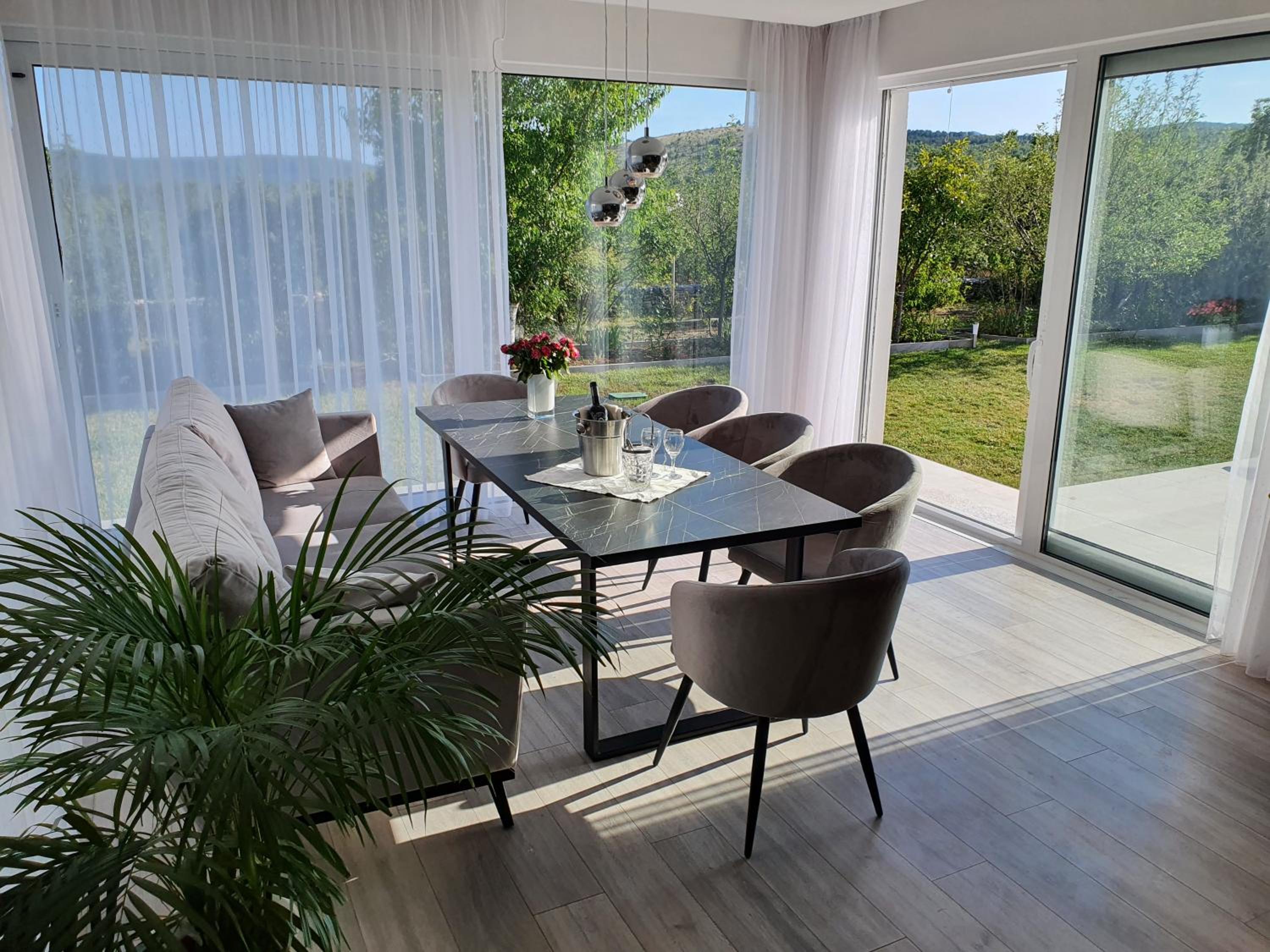 Villa photo 2