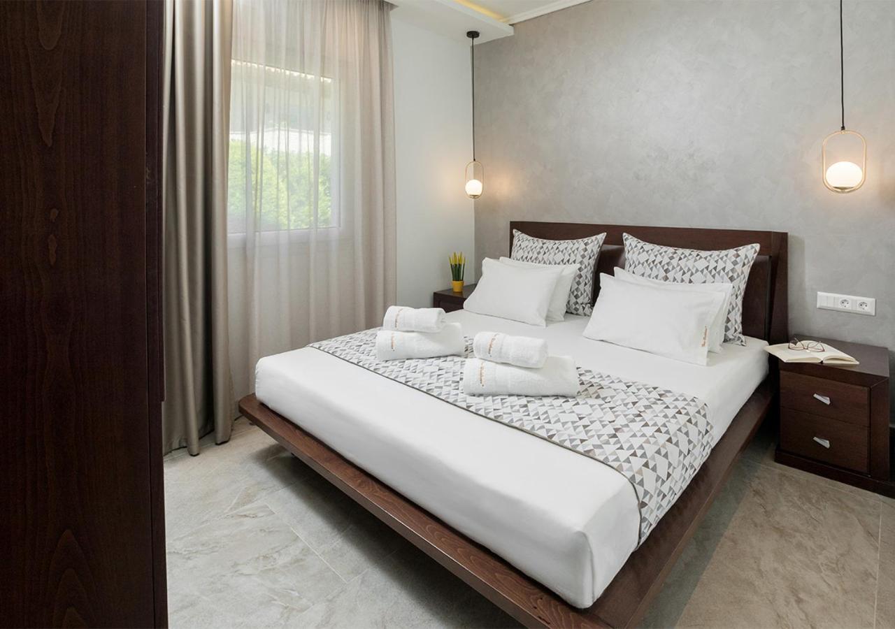 Deluxe Queen Suite