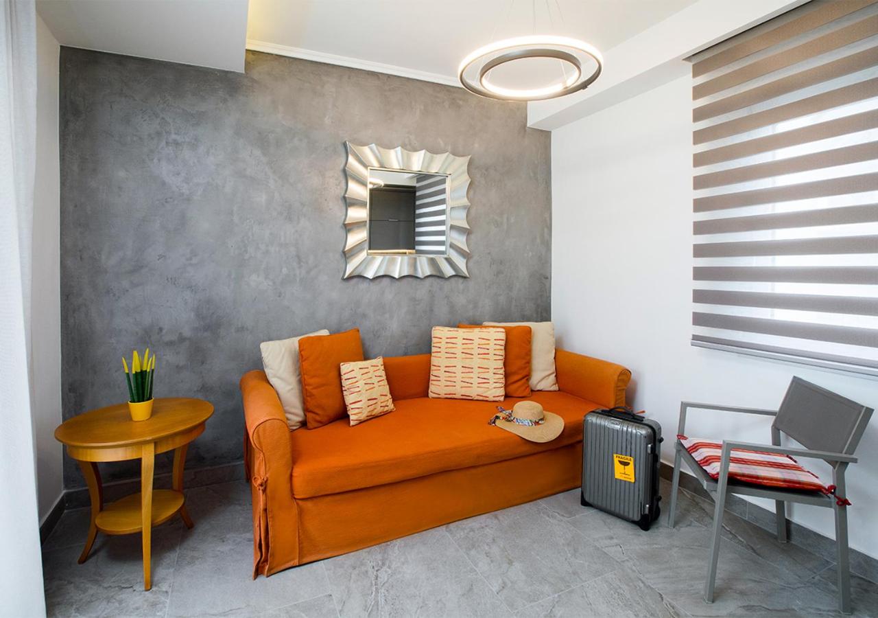 Deluxe King Suite photo 2