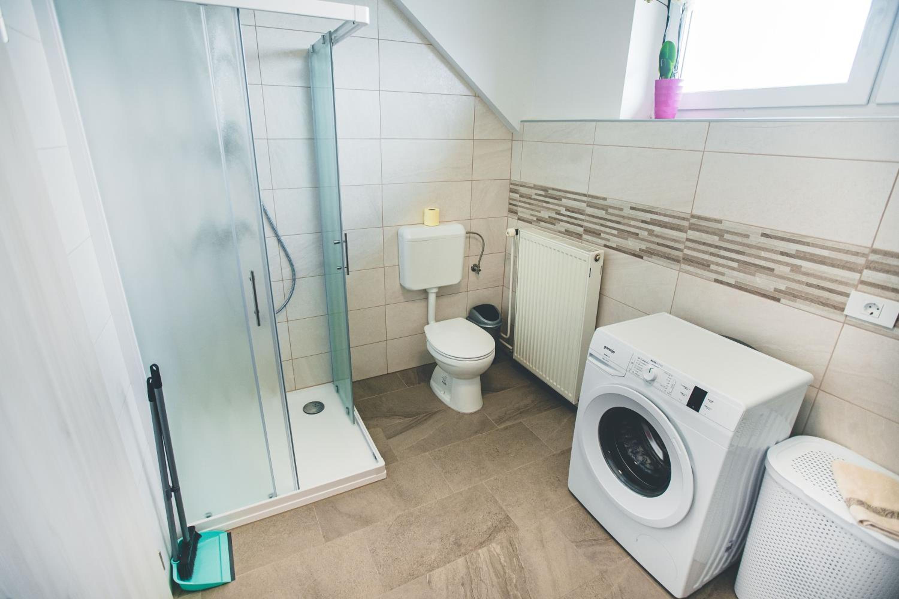 Standard Double or Twin Room with Balcony - Photo 8