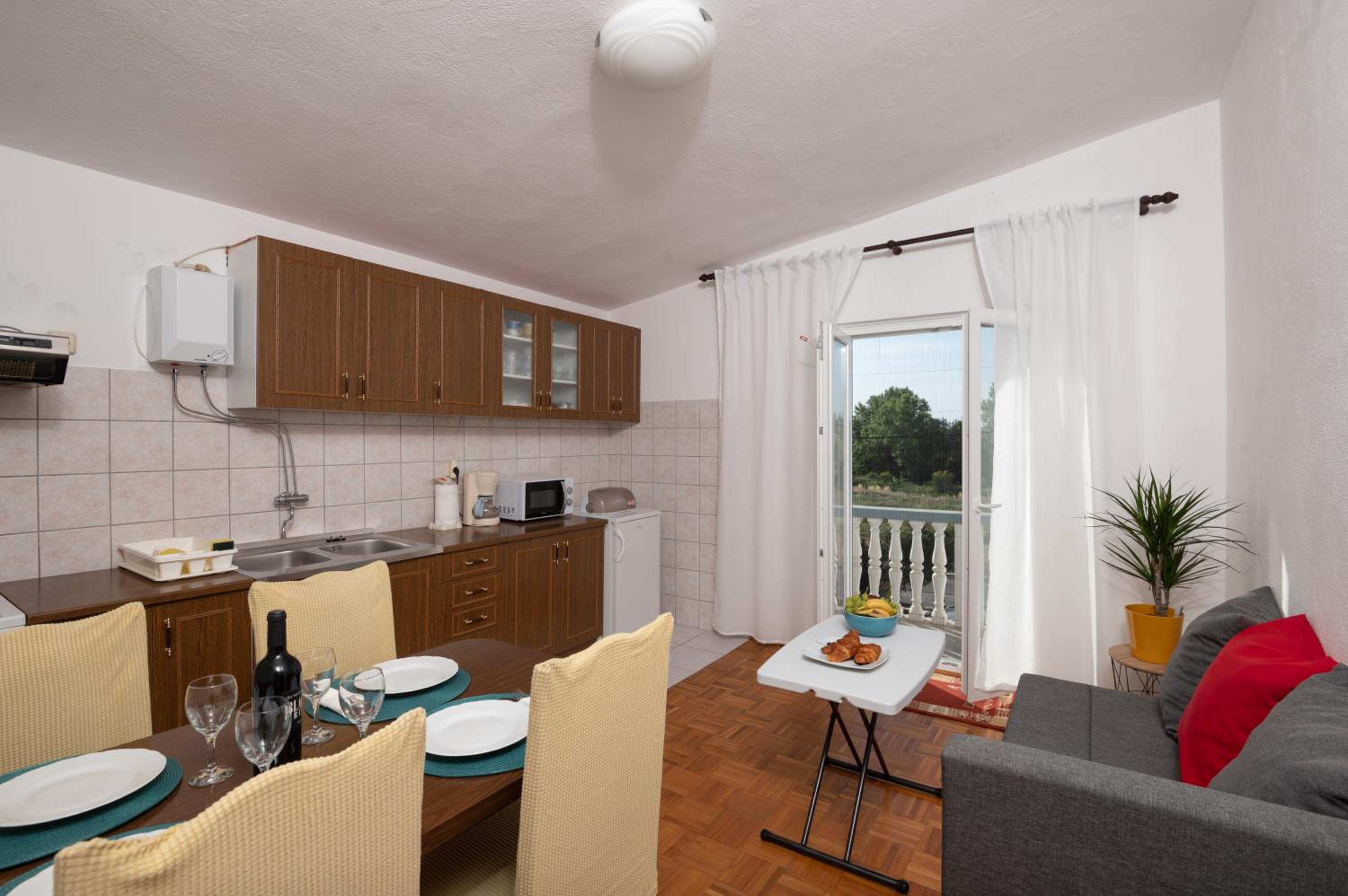 One Bedroom Apartment with Balcony photo 3