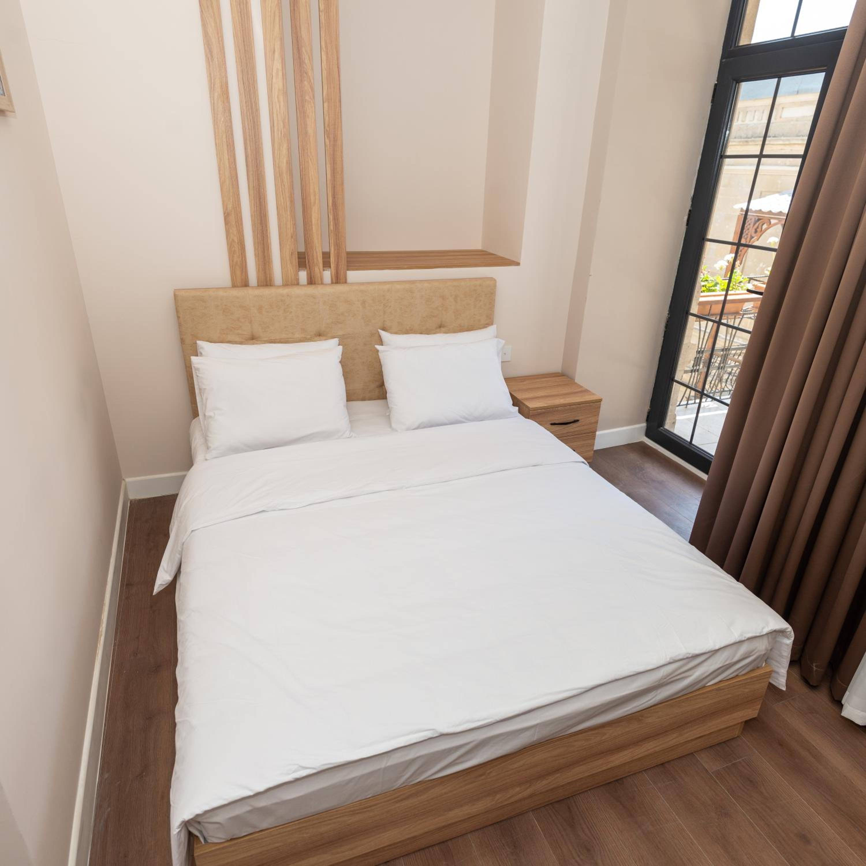 Standard King Room photo 3