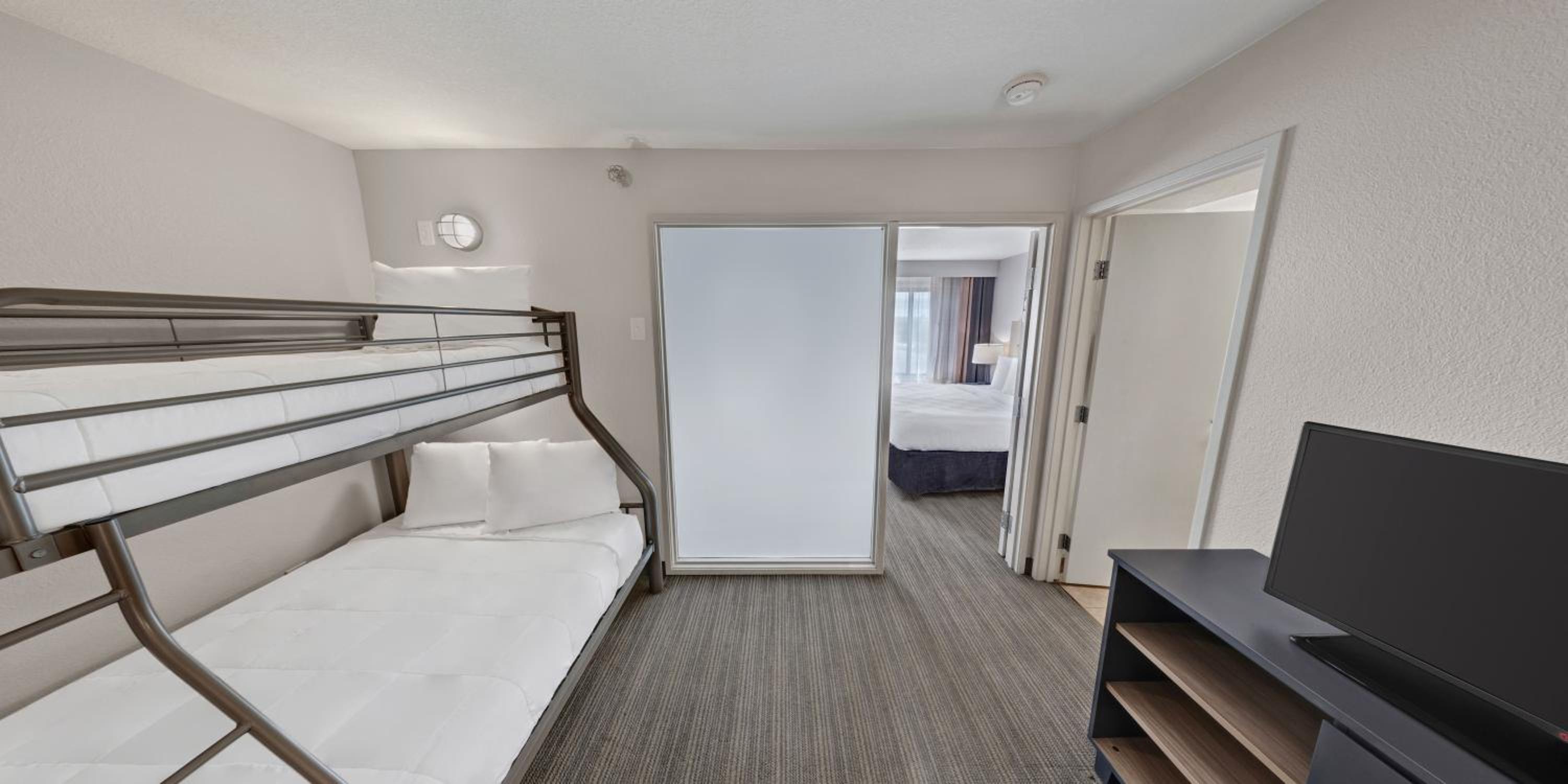 One-Bedroom King Suite with Bunk Beds - Photo 3