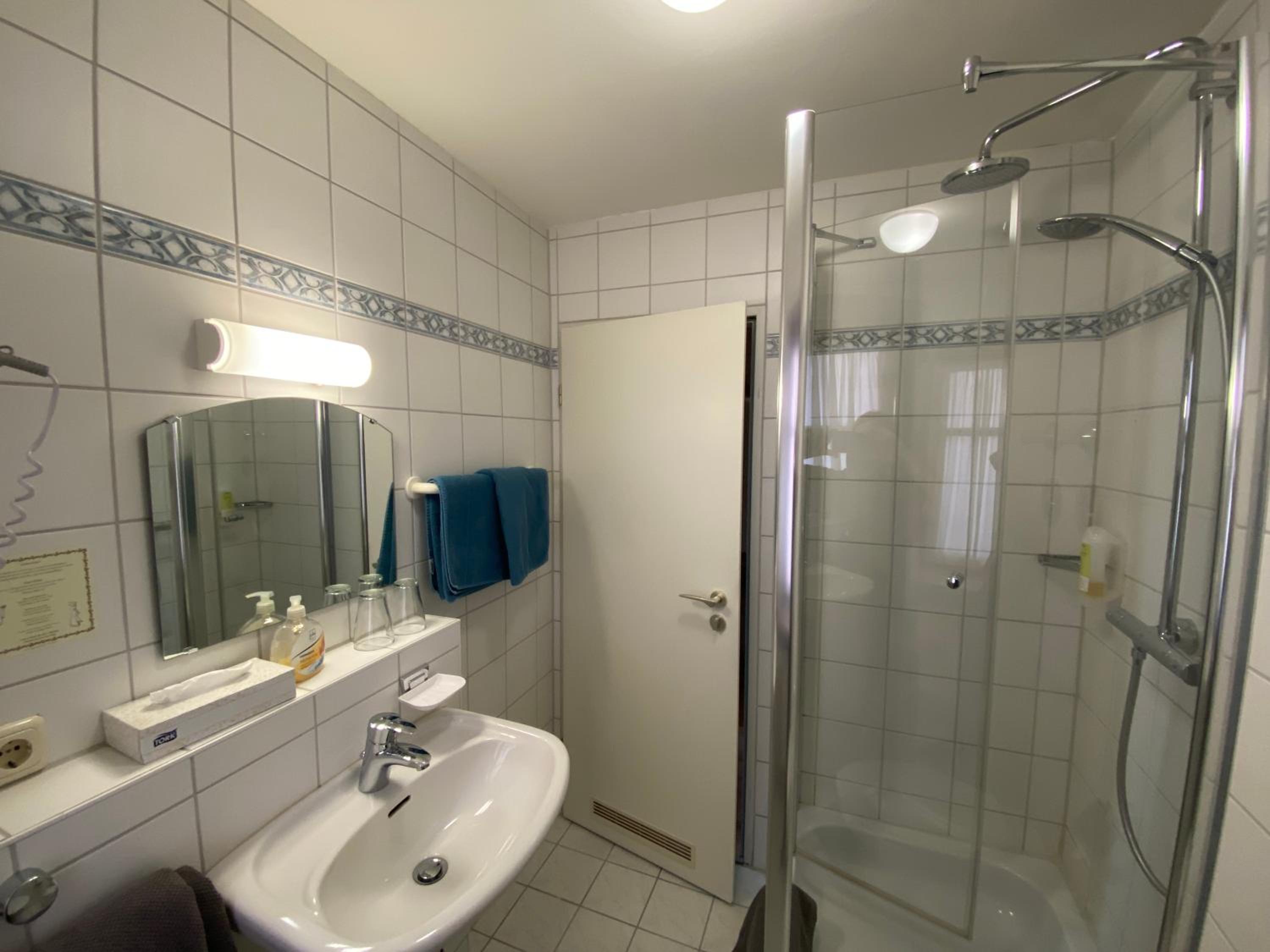 Budget Double Room - Photo 3