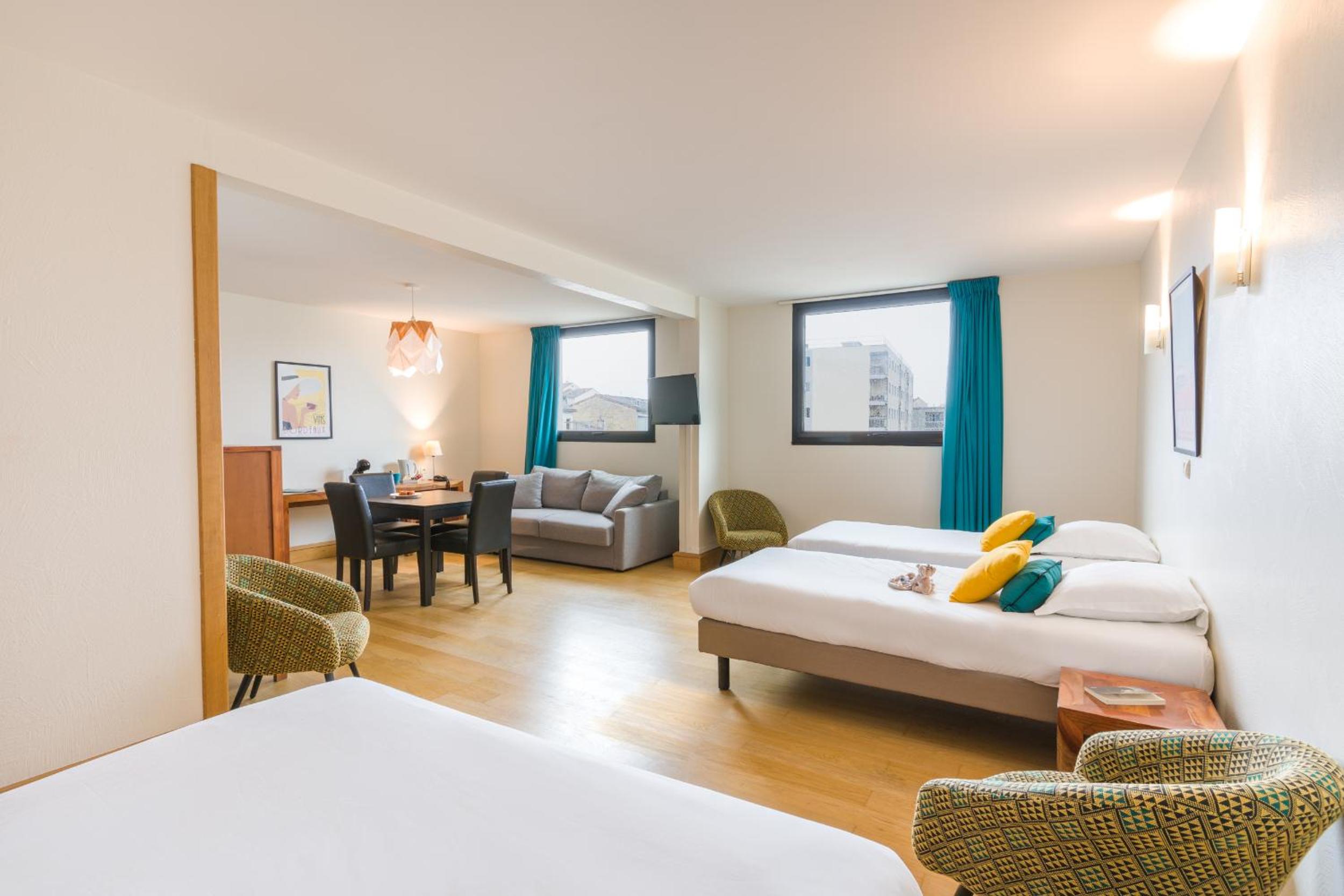 Suite - Photo 12