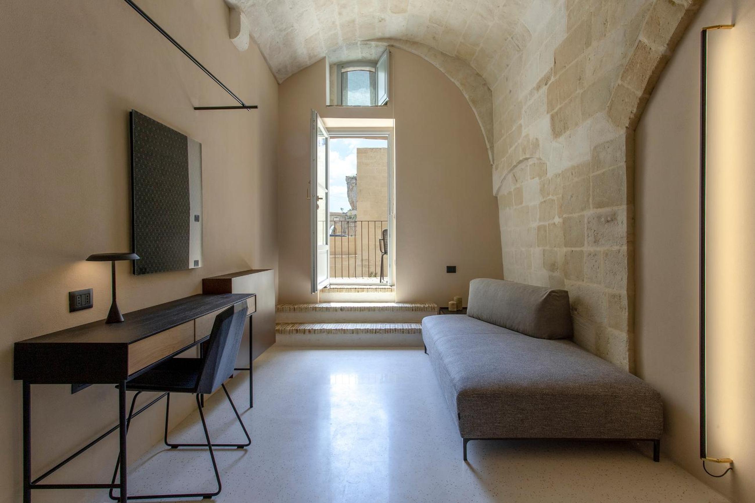 Standard Double Room - Photo 6