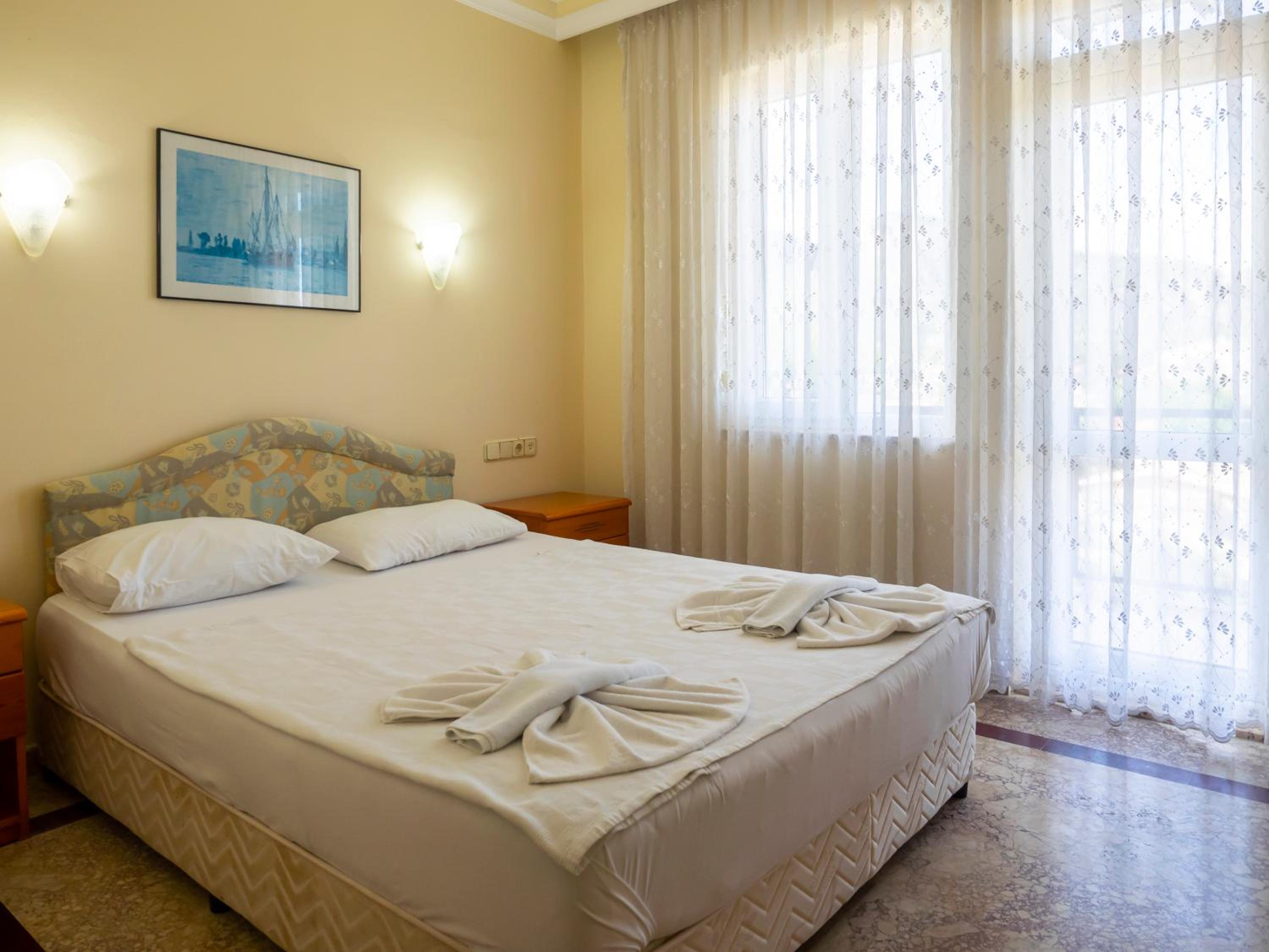 Double or Twin Room with Mountain View - Photo 1