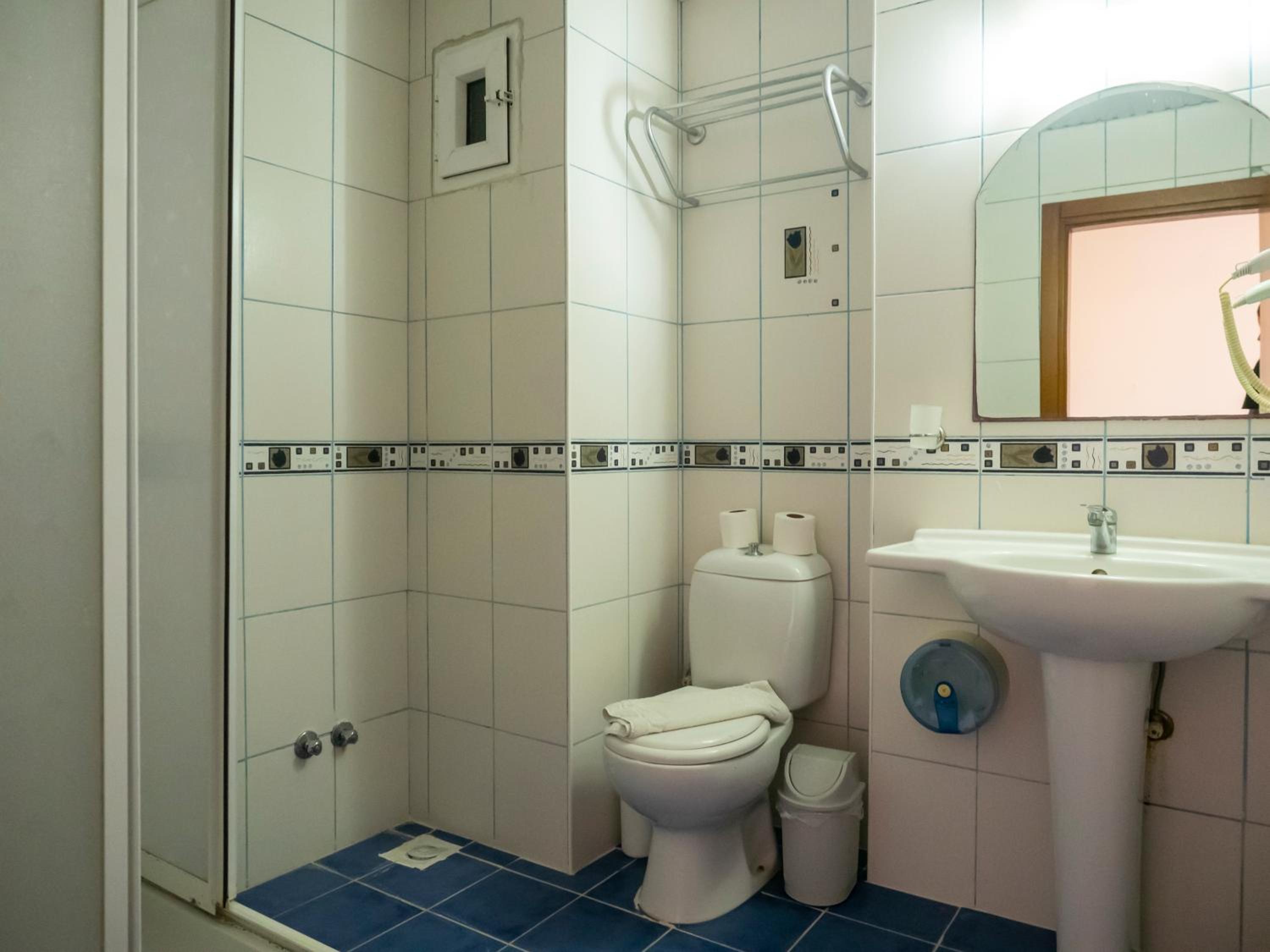 Double or Twin Room with Mountain View - Photo 3