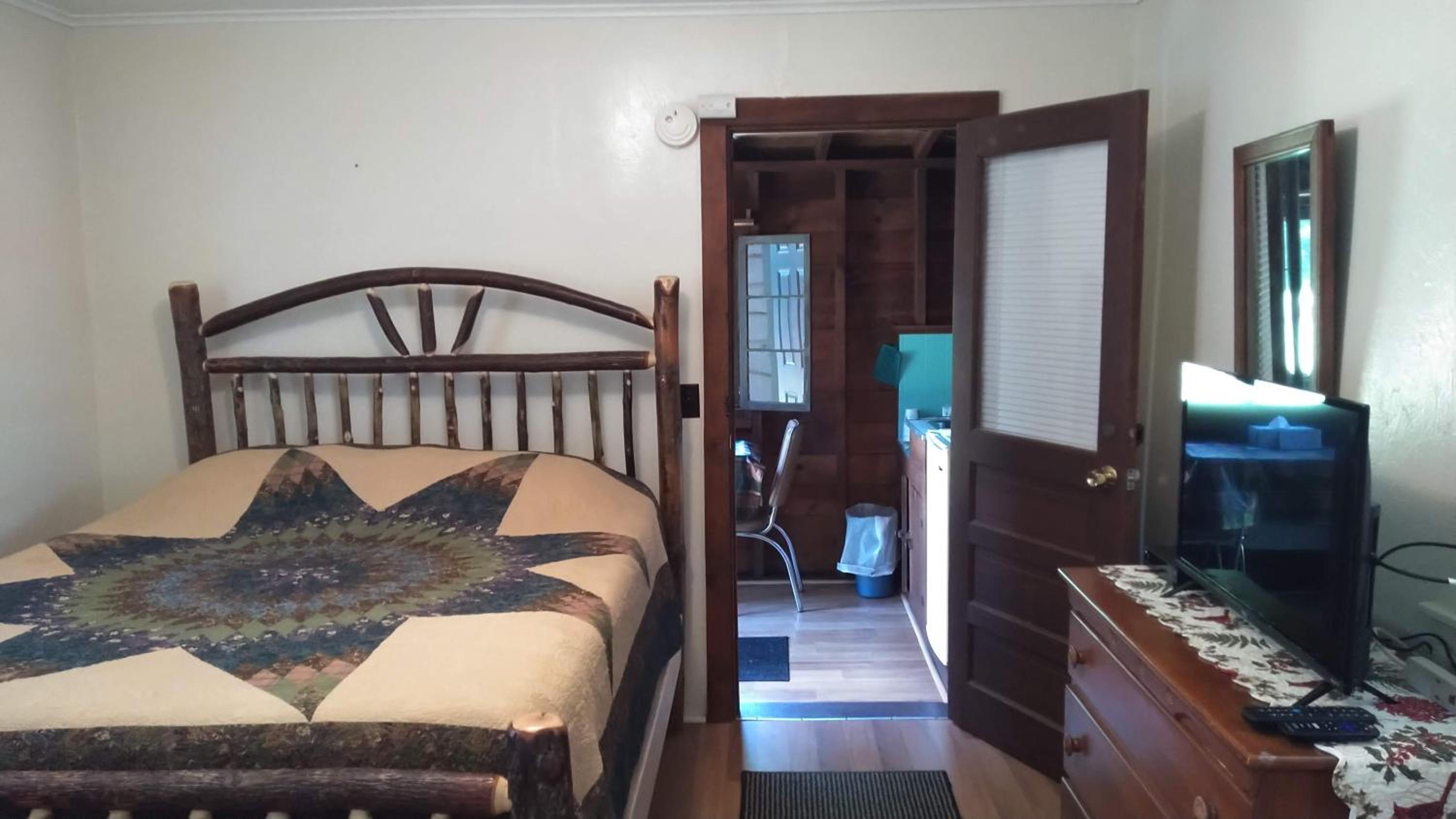 One-Bedroom House photo 1