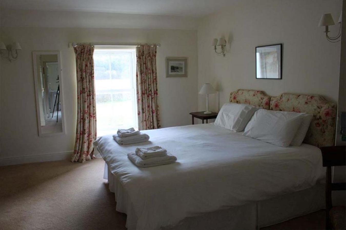 Six-Bedroom House photo 1