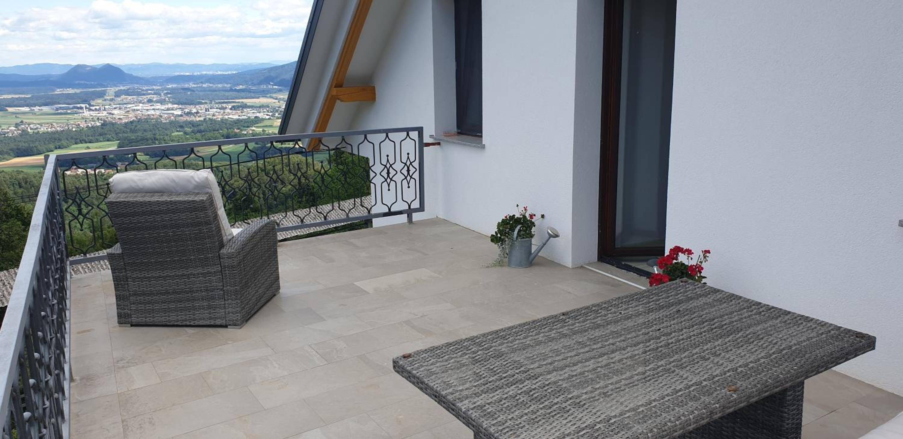 Apartment with Terrace - Photo 6