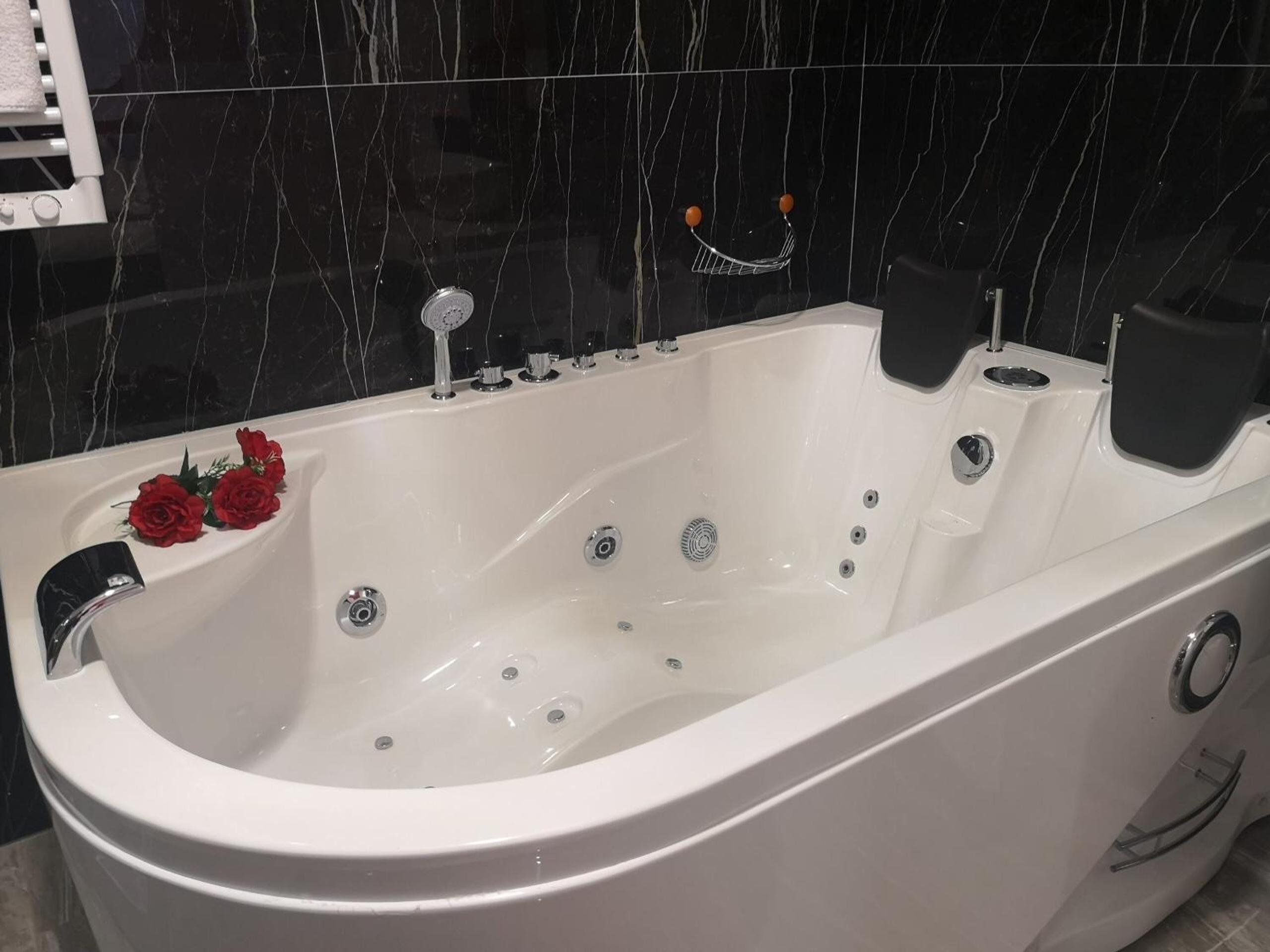 Queen Room with Spa Bath photo 2