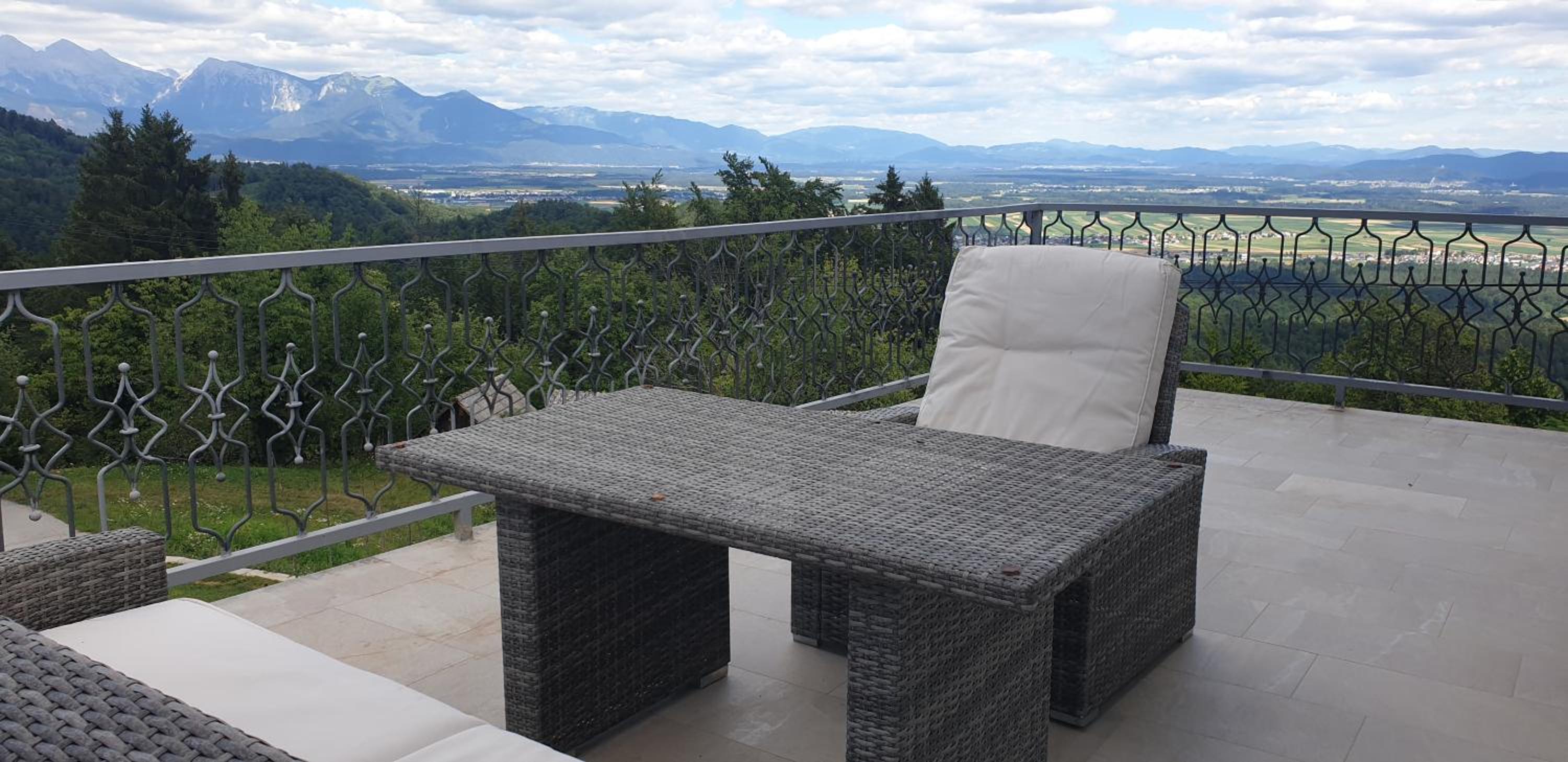 Apartment with Terrace - Photo 7