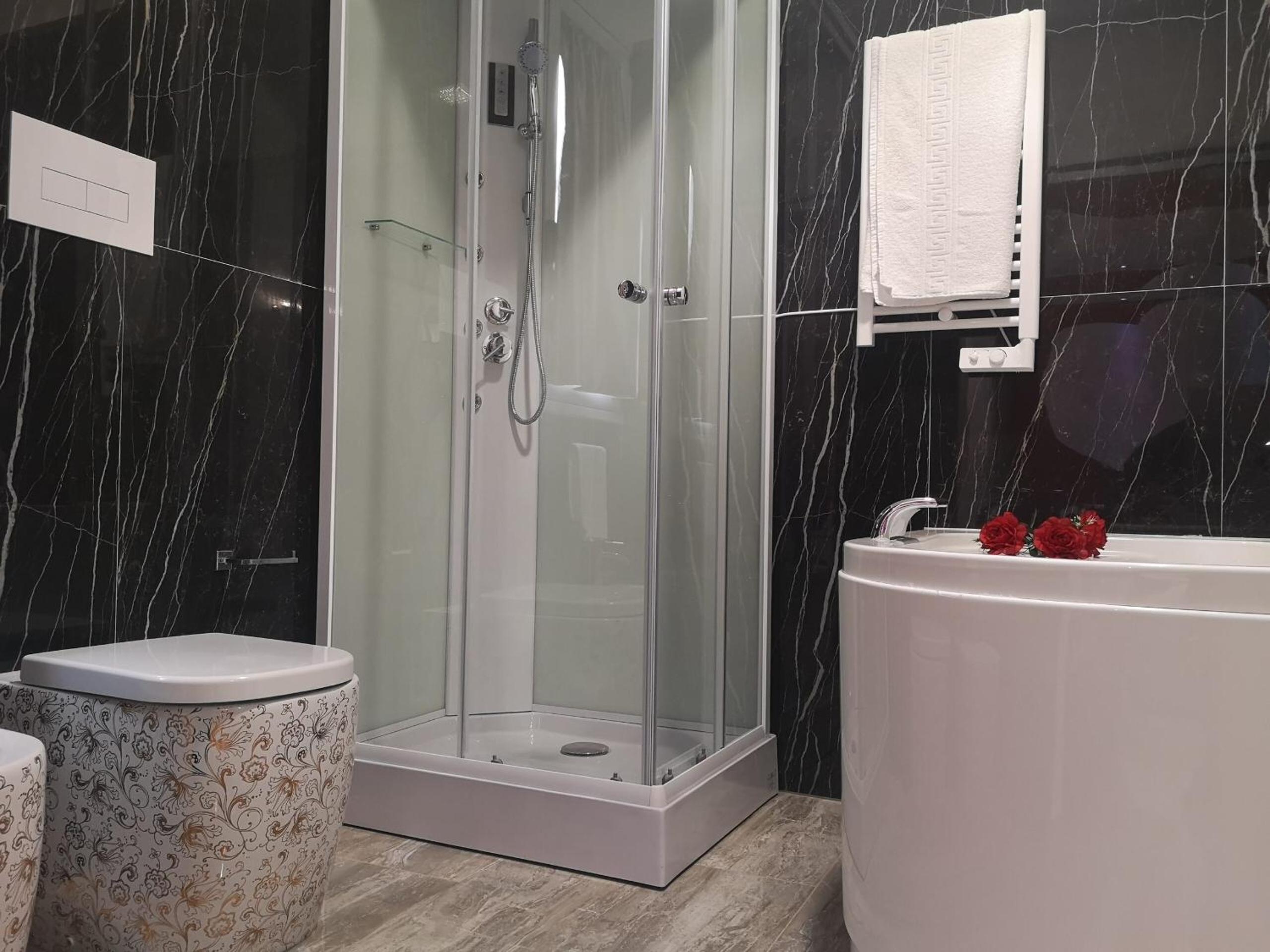 Queen Room with Spa Bath photo 3