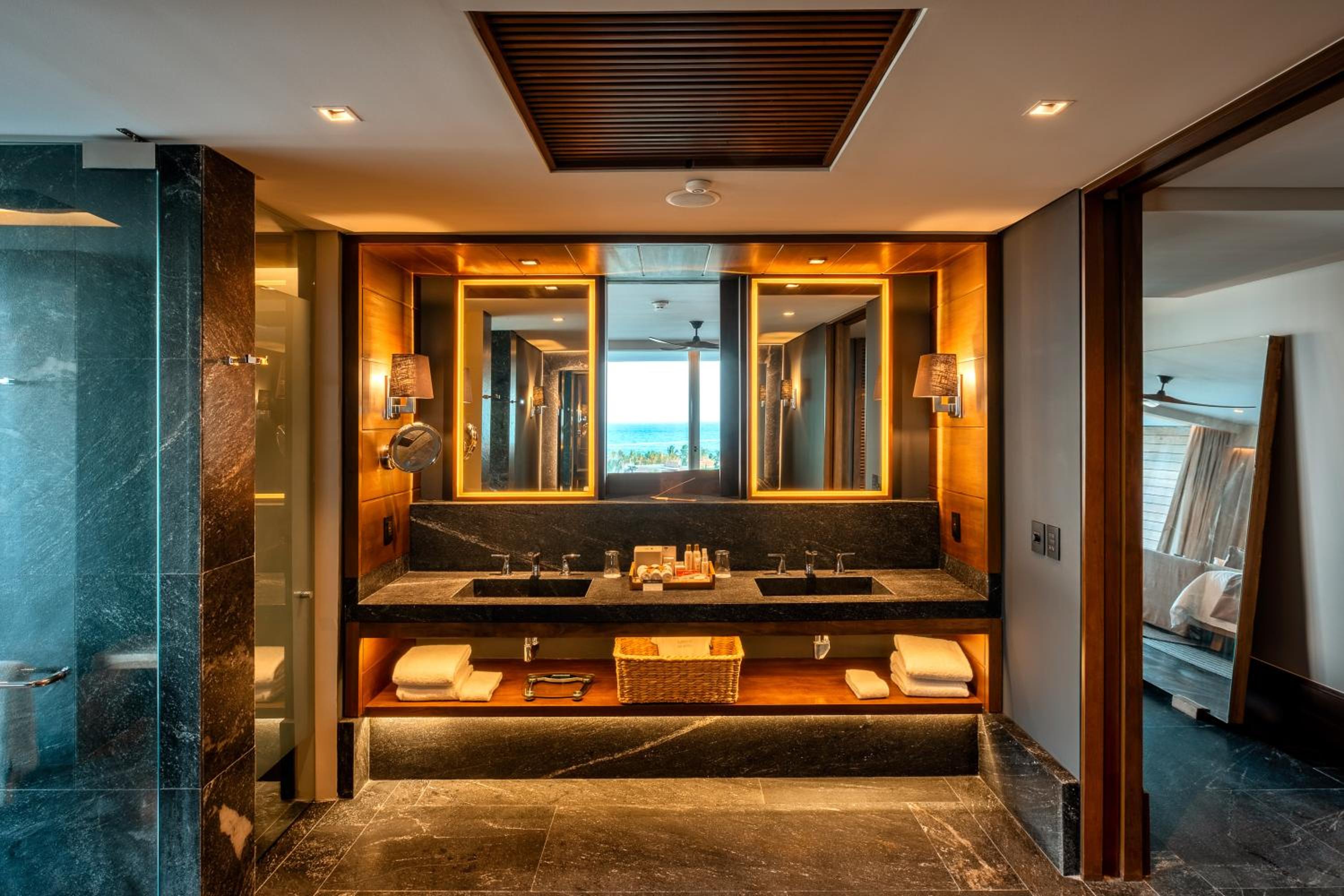 Preferred Club Paramount Suites Ocean View King - Photo 6