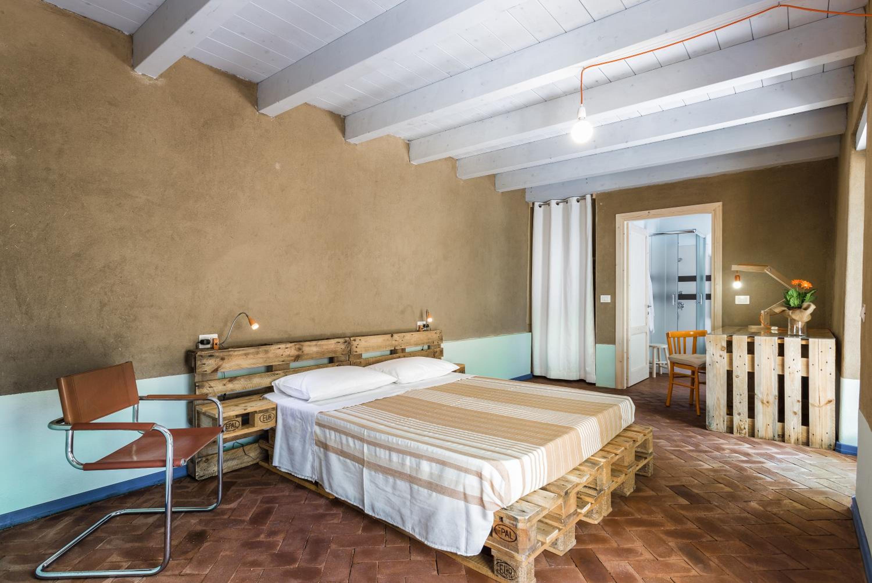 Large Double Room photo 1