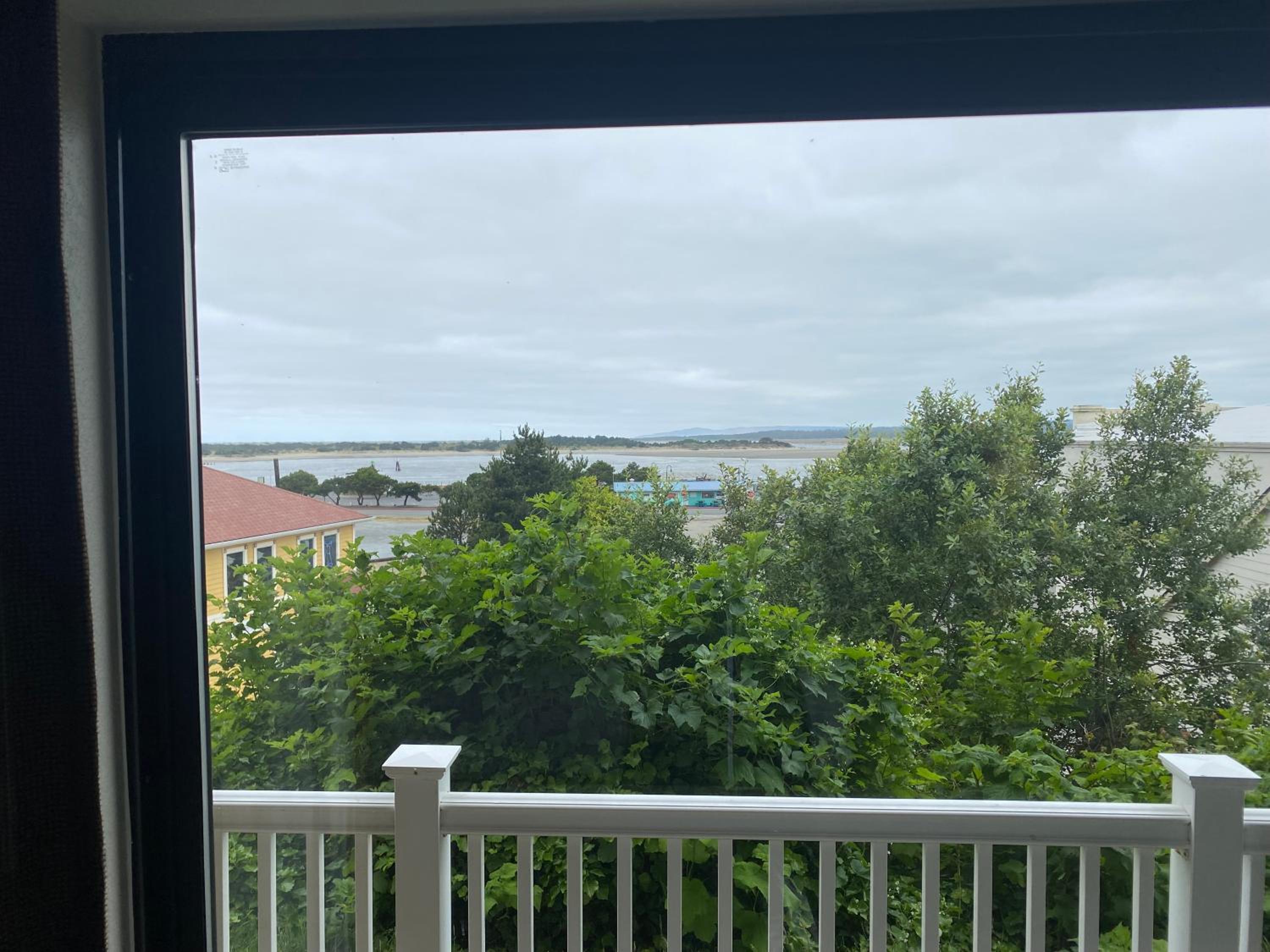 Standard Double Room - Photo 8