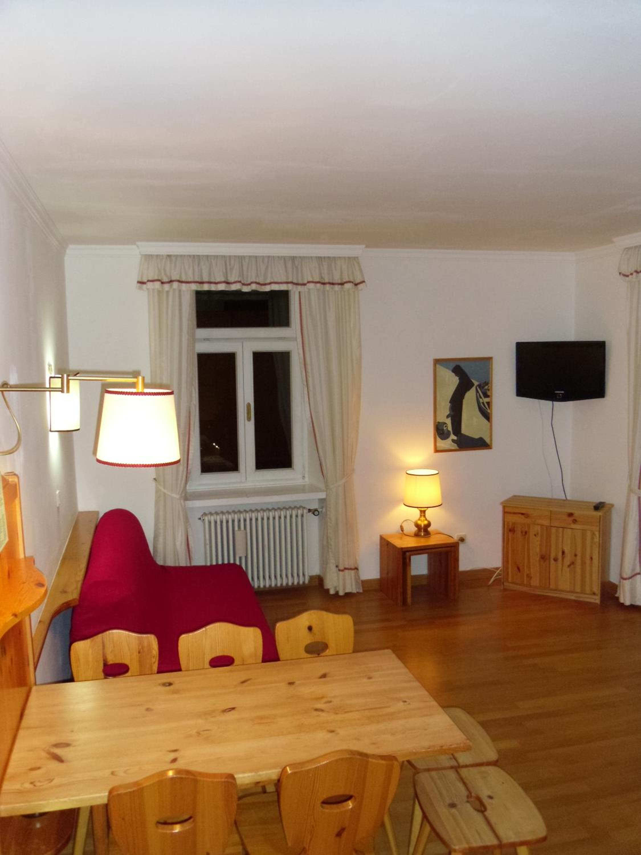 Studio (6 Adults)